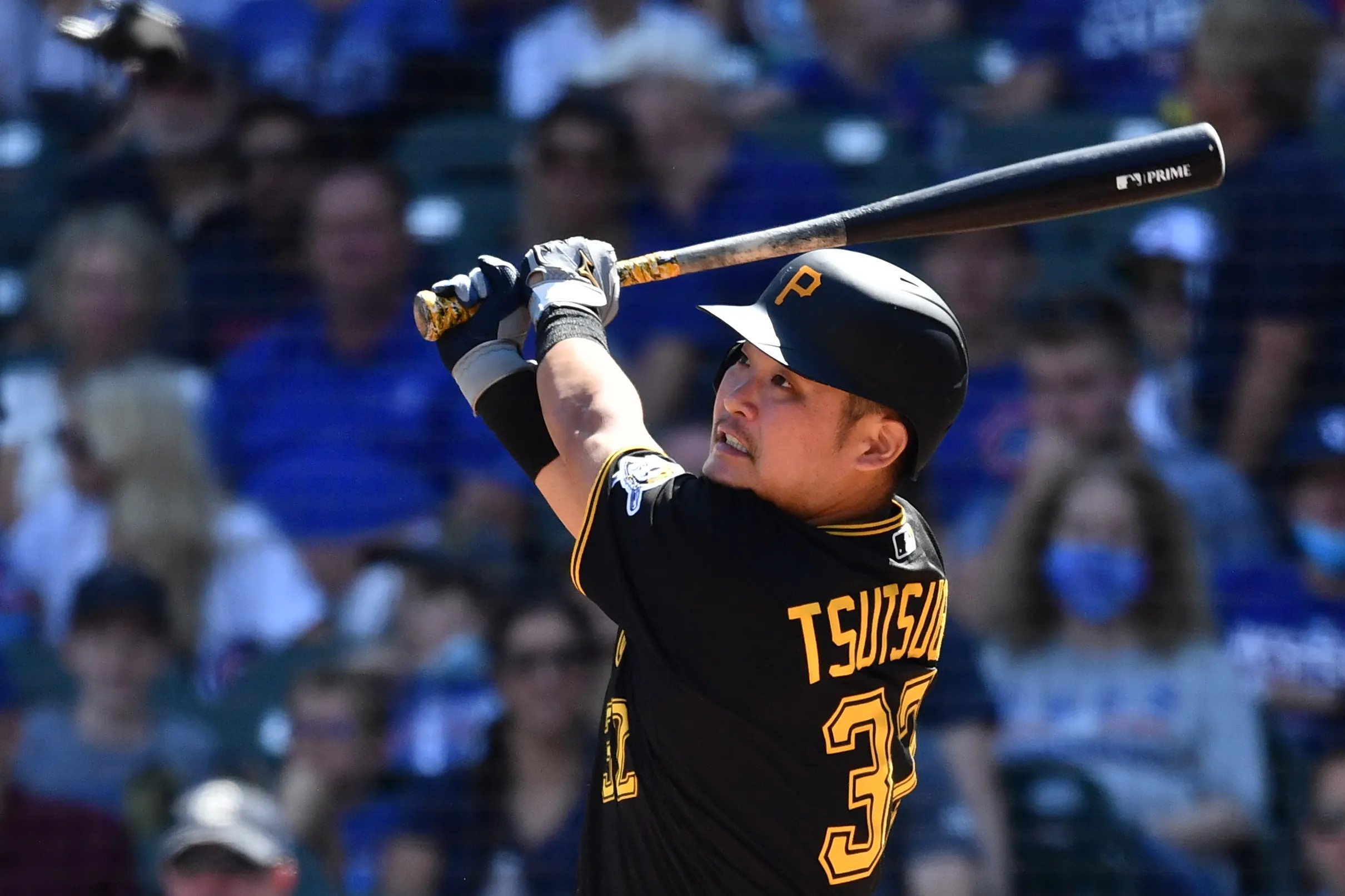 Pittsburgh Pirates' Yoshi Tsutsugo, left, tips his helmet as he