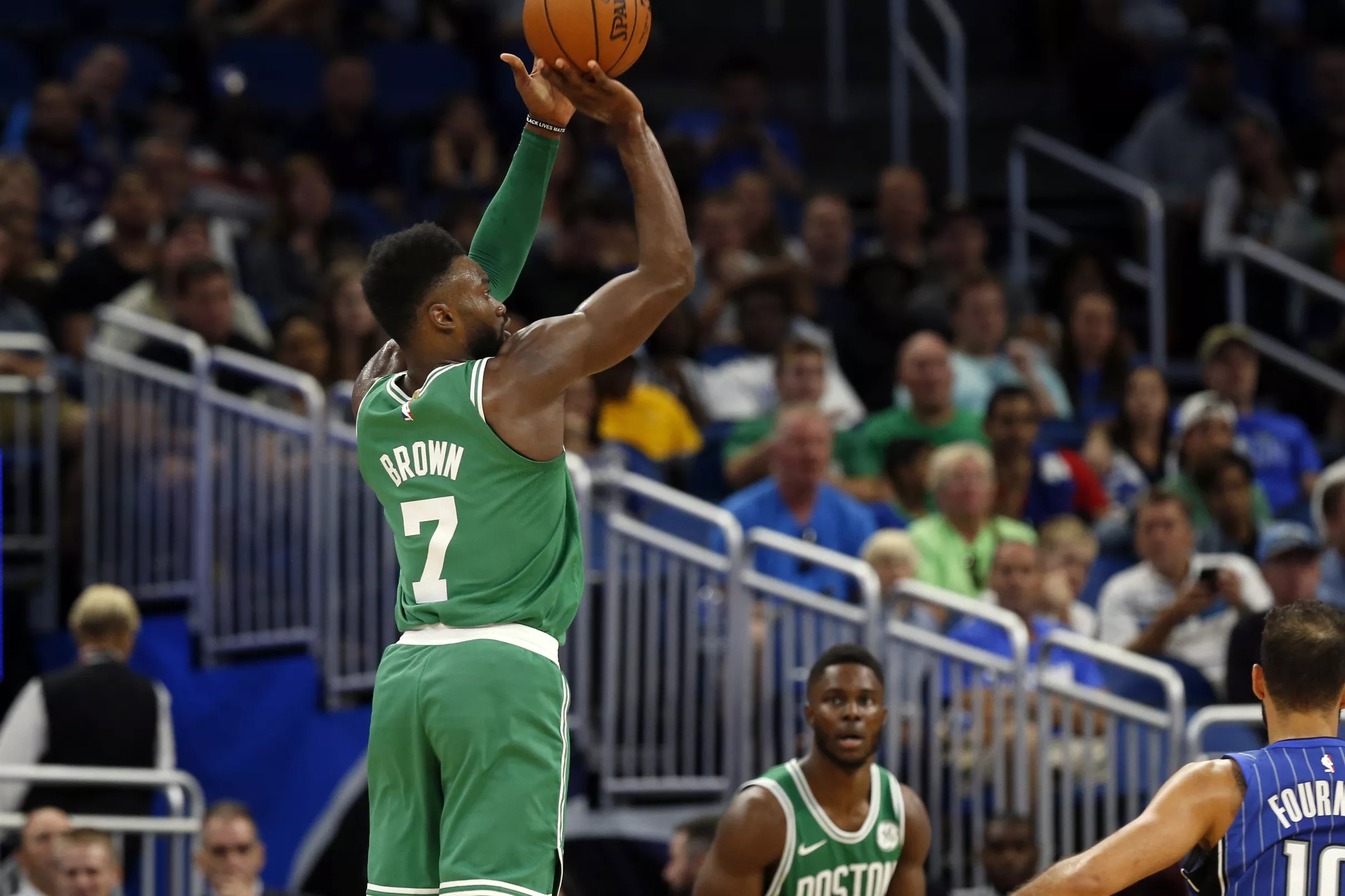 Celtics win their 8th straight game with a 10488 victory in Orlando