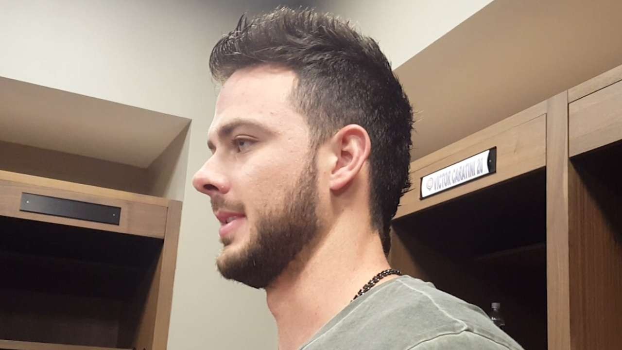 Cubs third baseman Kris Bryant sidelined by sprained finger