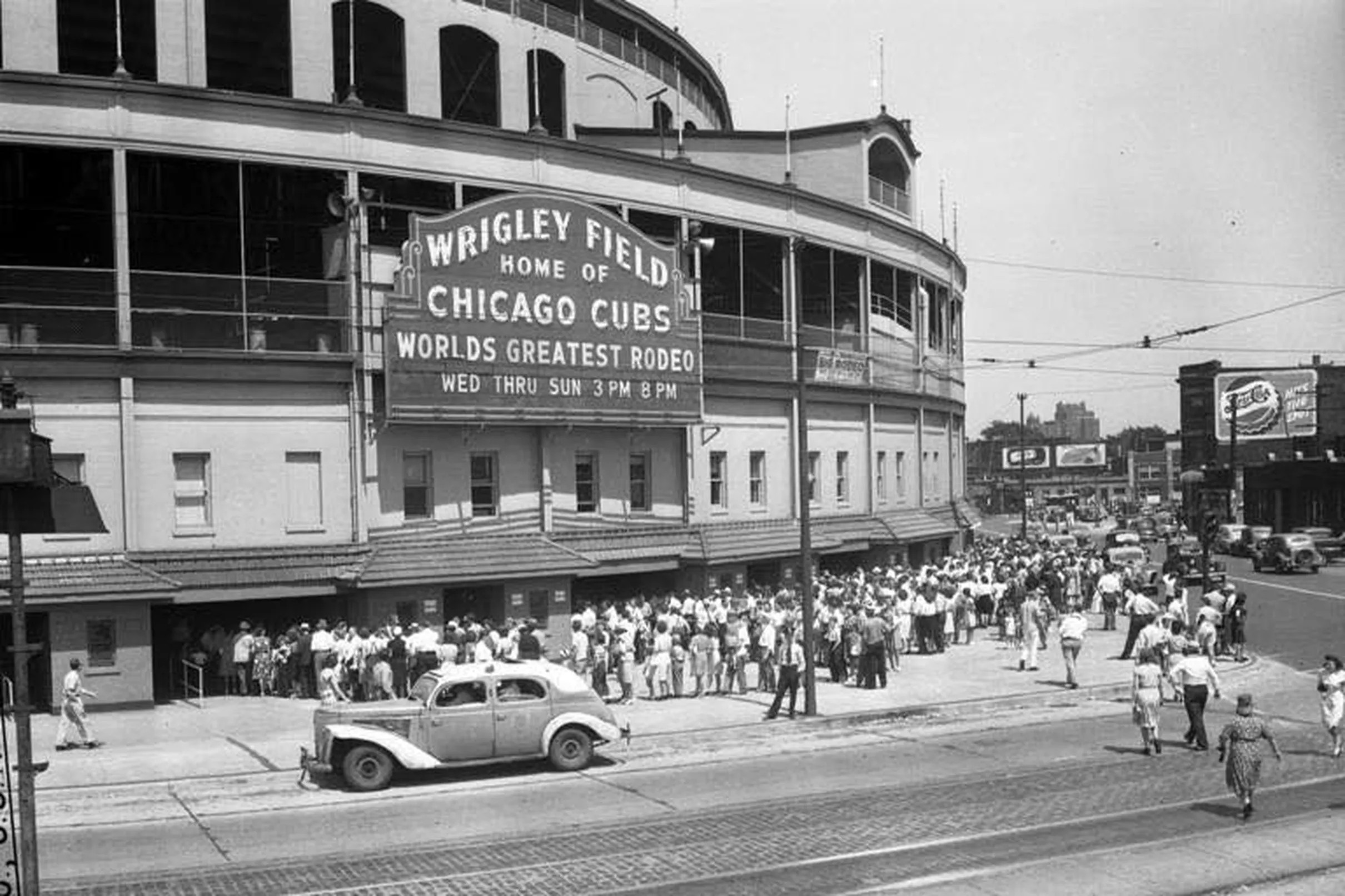 Chicago Sports Historic Photos: Wrigley Field History - Bleed Cubbie Blue