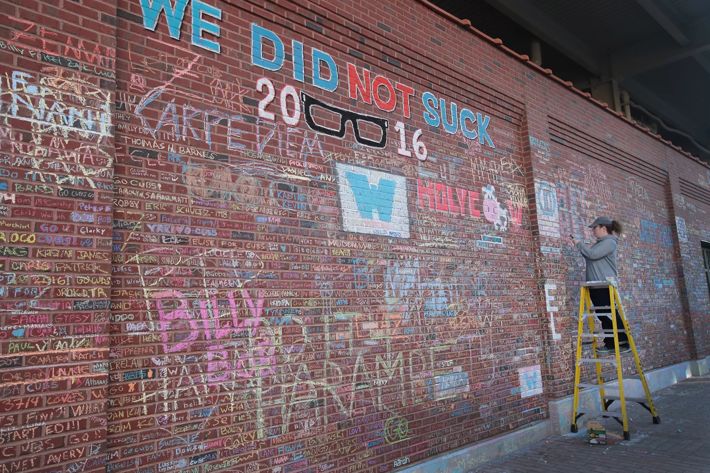 The Wrigley Field chalk wall is back