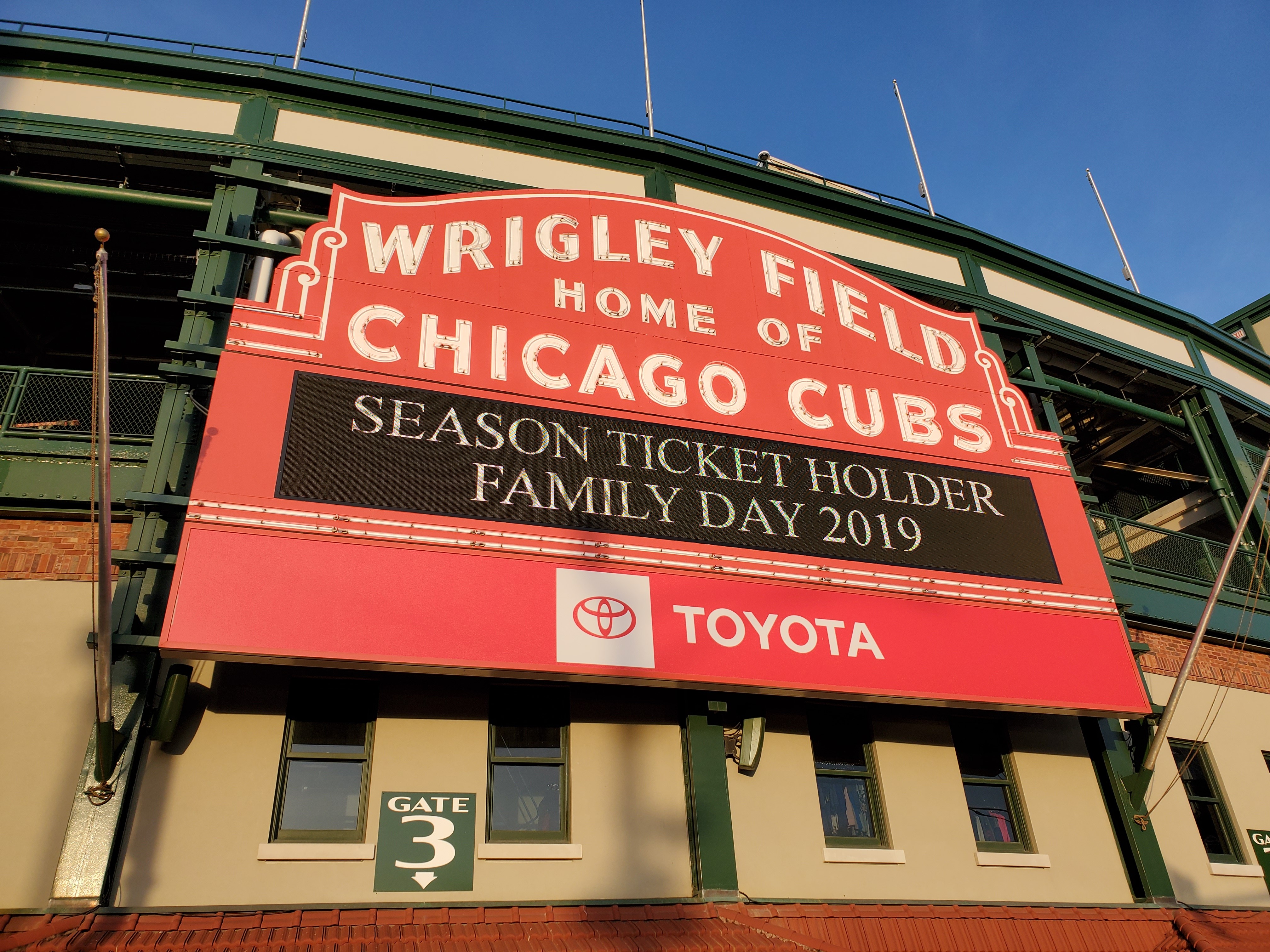 dating chicago cubs ticket office phone number