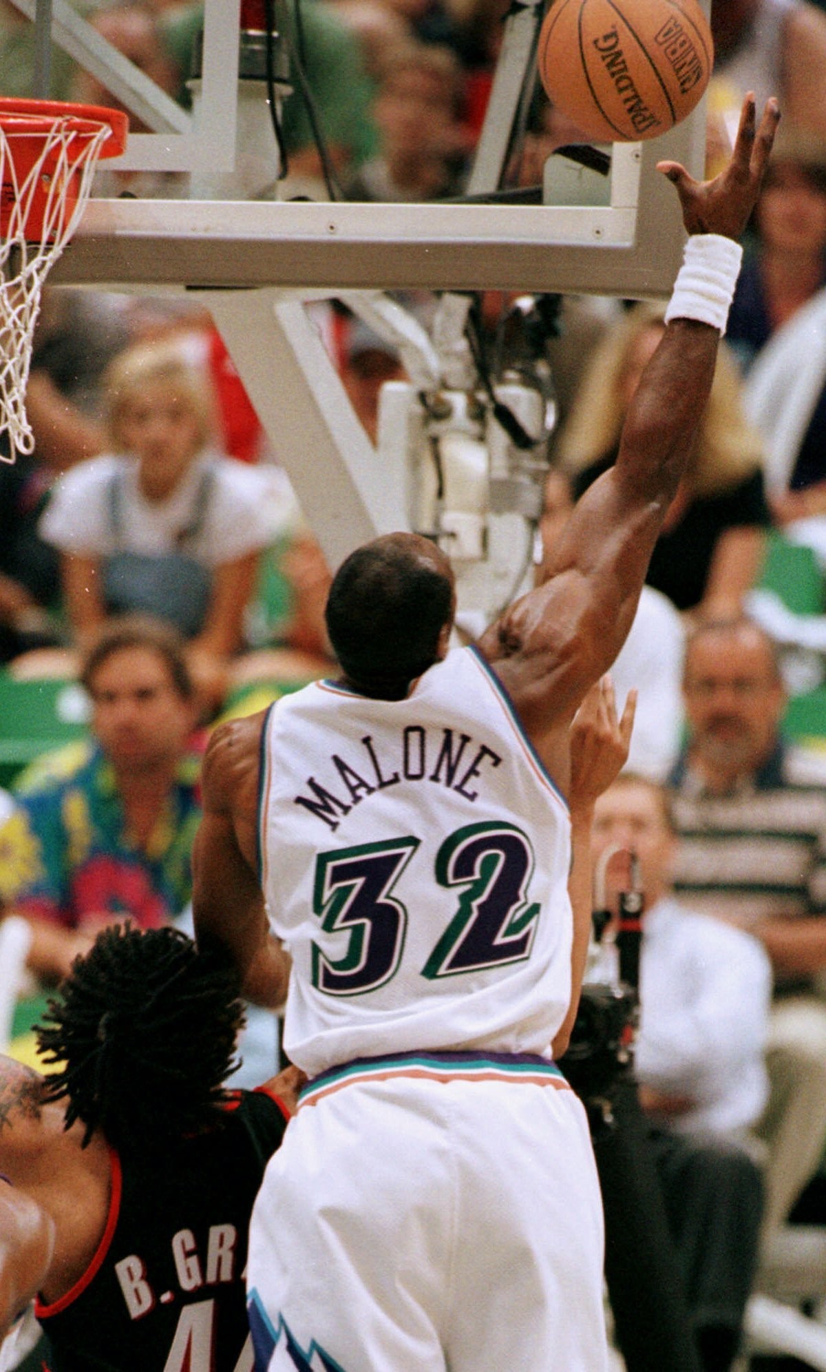 20 Years Ago Mvp Karl Malone An Mia As Jazz Bow Out