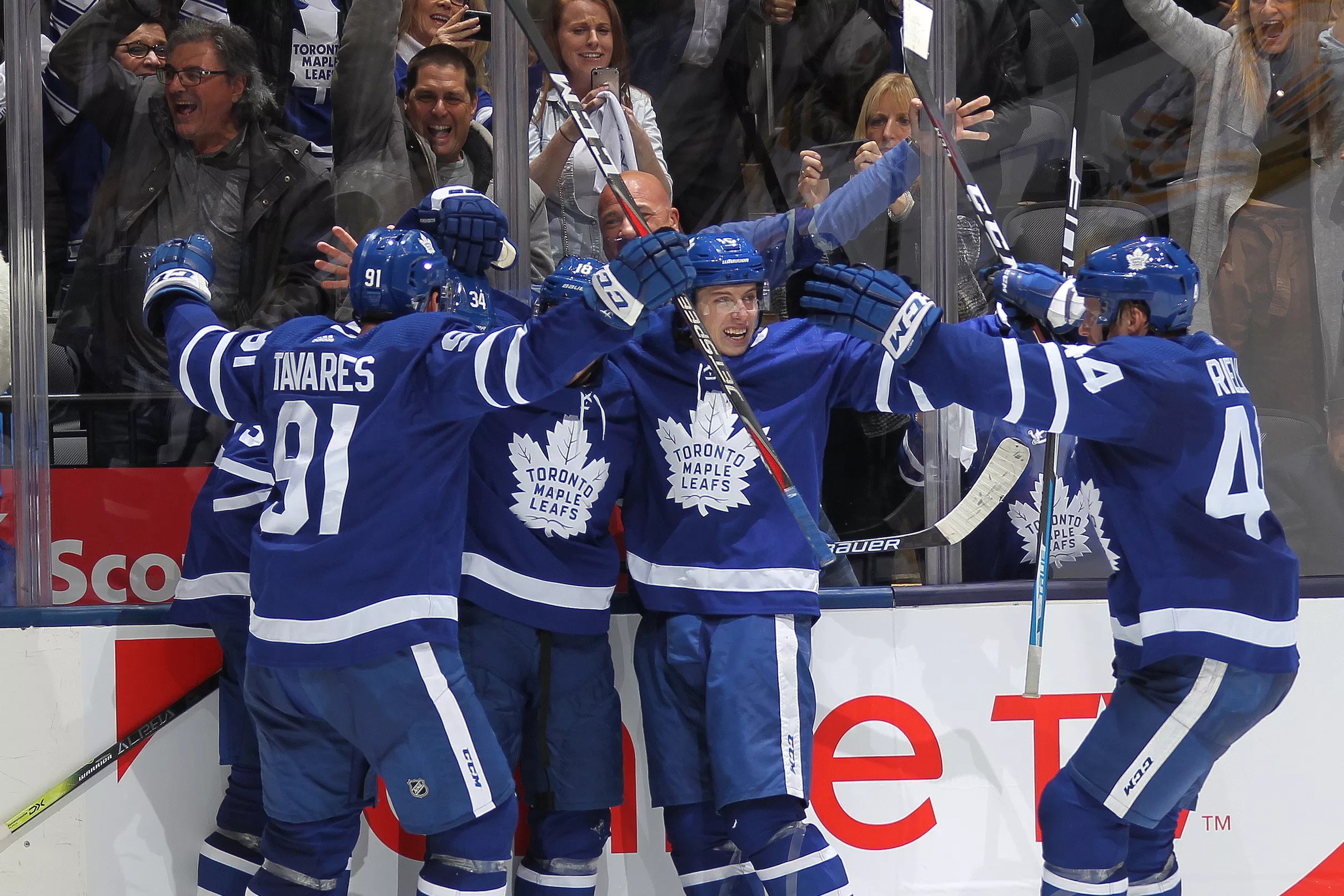 Toronto Maple Leafs win game three, defeat Bruins 3-2