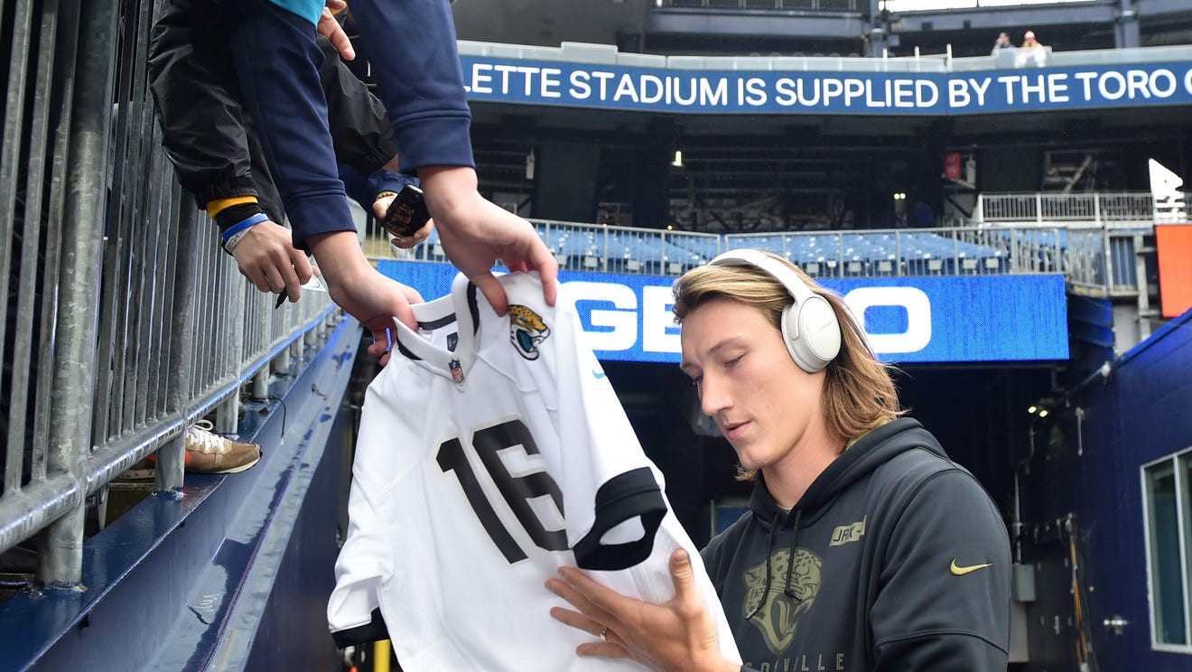 Live updates: Trevor Lawrence, depleted Jaguars face Patriots and