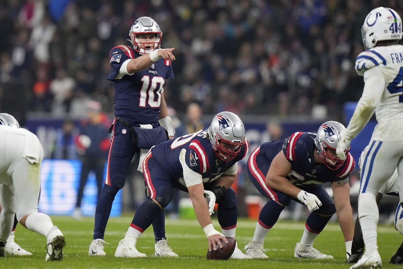 Mac Jones applies lessons from Jalen HurtsTua Tagovailoa competition