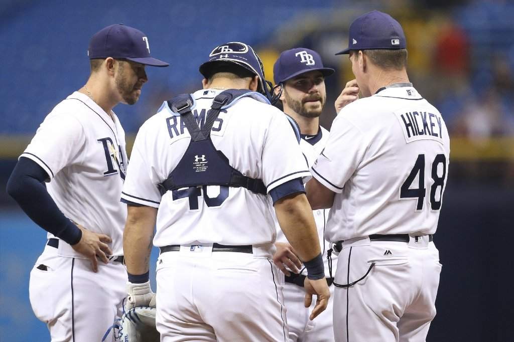 what-do-mlb-players-talk-about-when-they-meet-at-the-mound