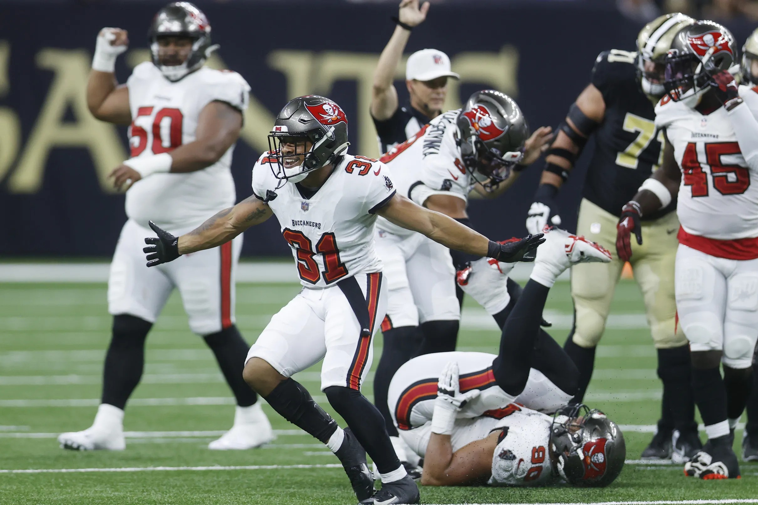 Buccaneers Clinch First Place in NFC South with 26-9 Victory over Saints -  BVM Sports