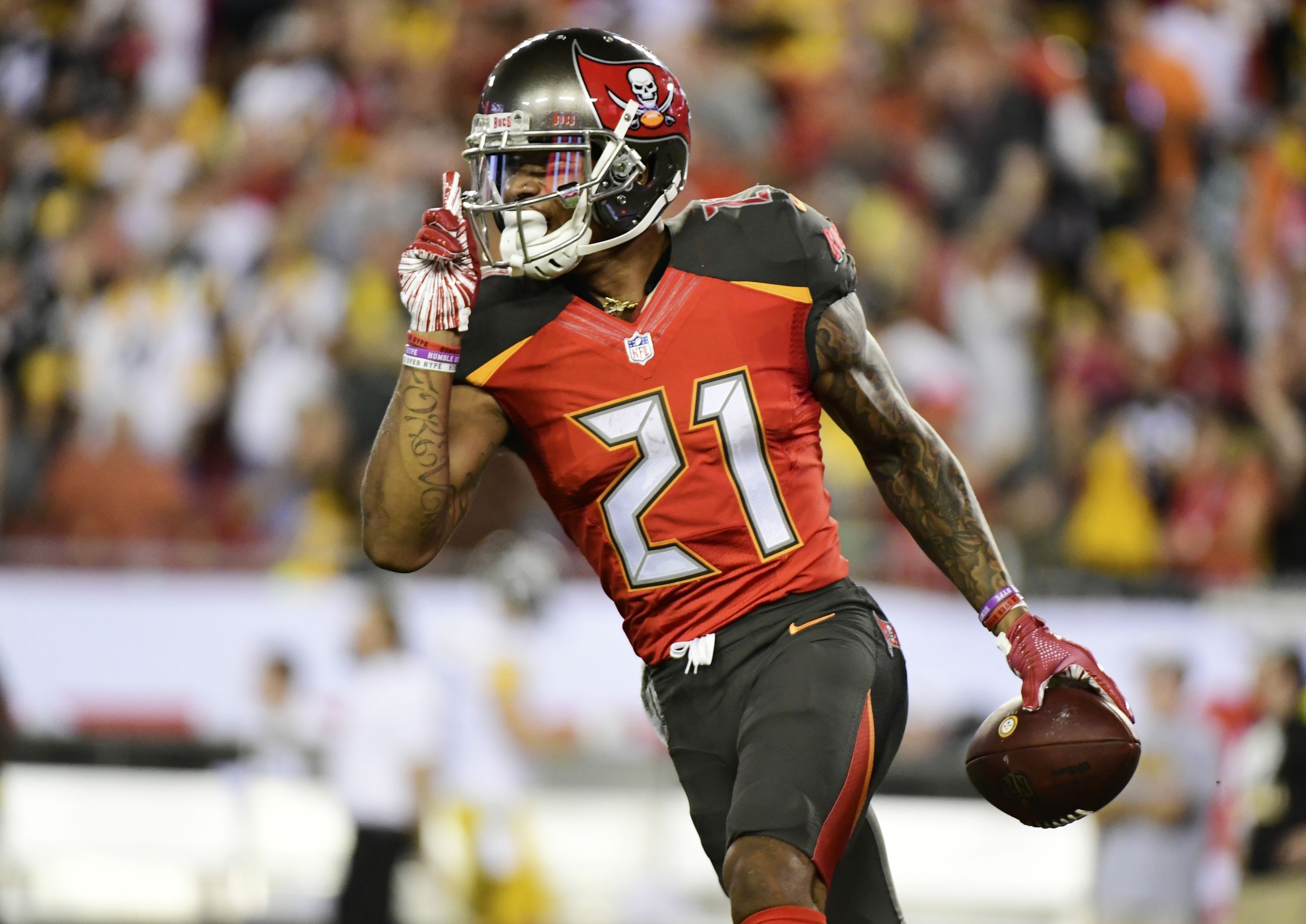 Buccaneers place safety Justin Evans on IR, sign veteran offensive tackle