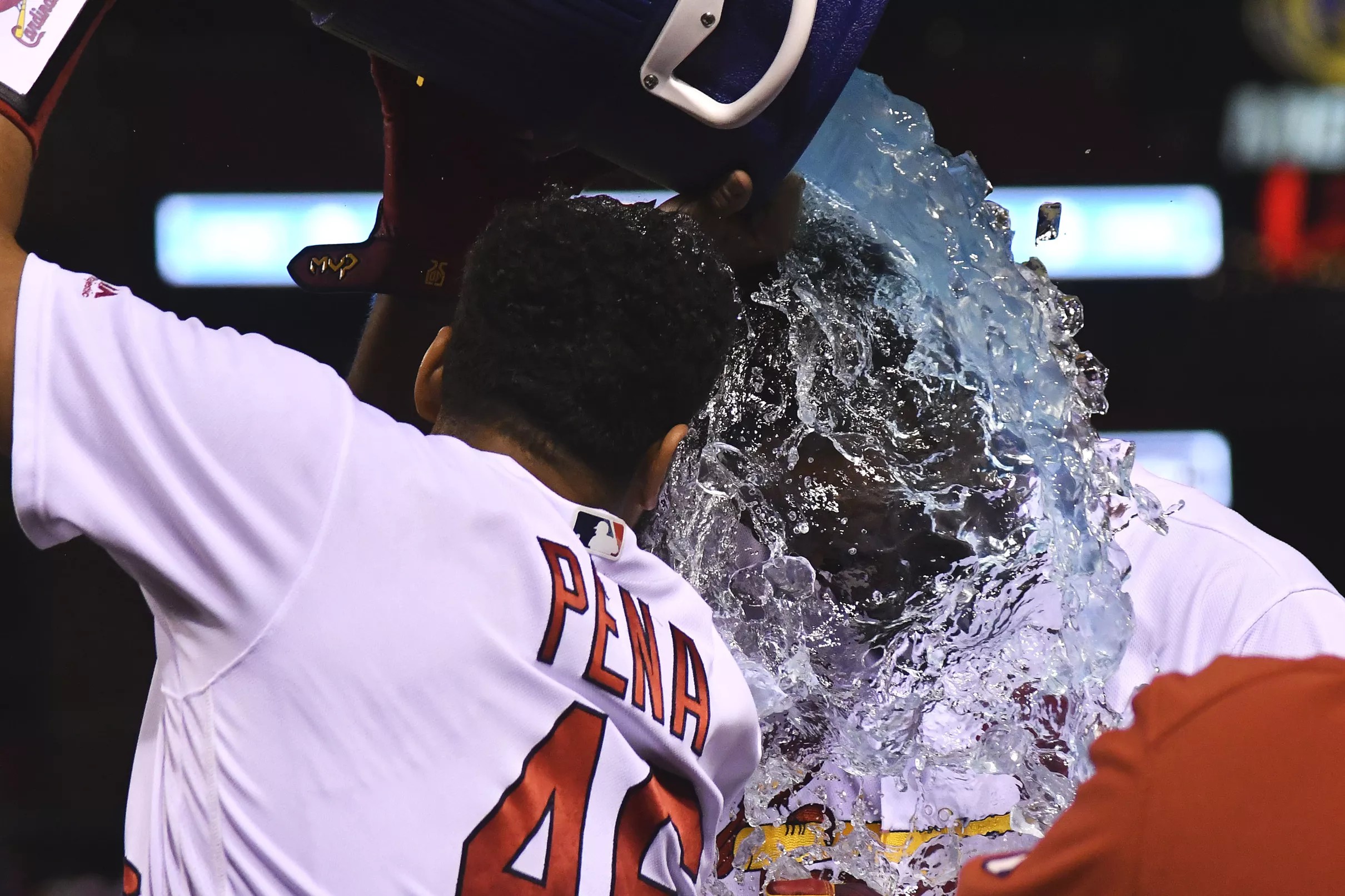 the-cardinals-have-seven-walk-off-hits-let-s-watch-them-all-a-hunt