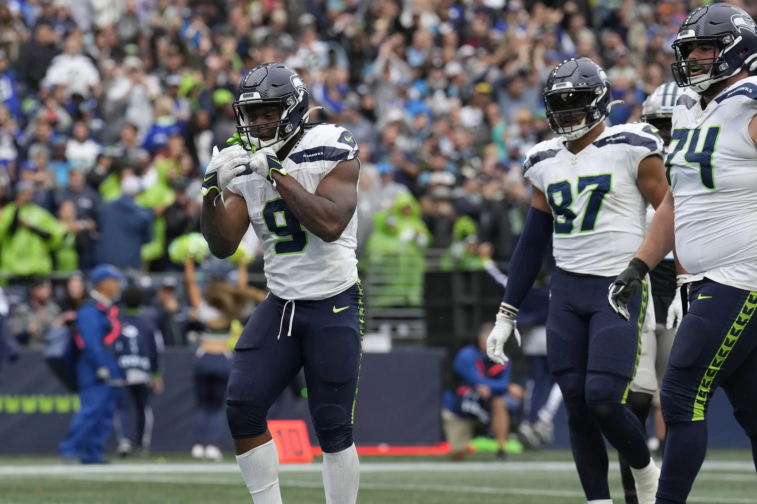 Seahawks RB Ken Walker III named NFC Offensive Player of the Week