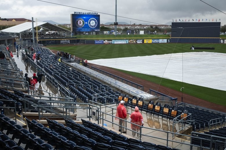 Sights and sounds from Day 10 of Mariners spring training Rain, more