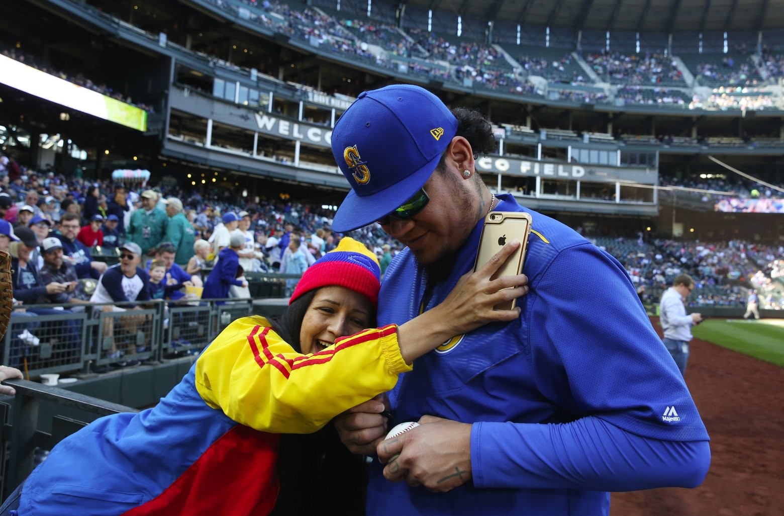 Mariners eliminated from playoff race after losing final home game of