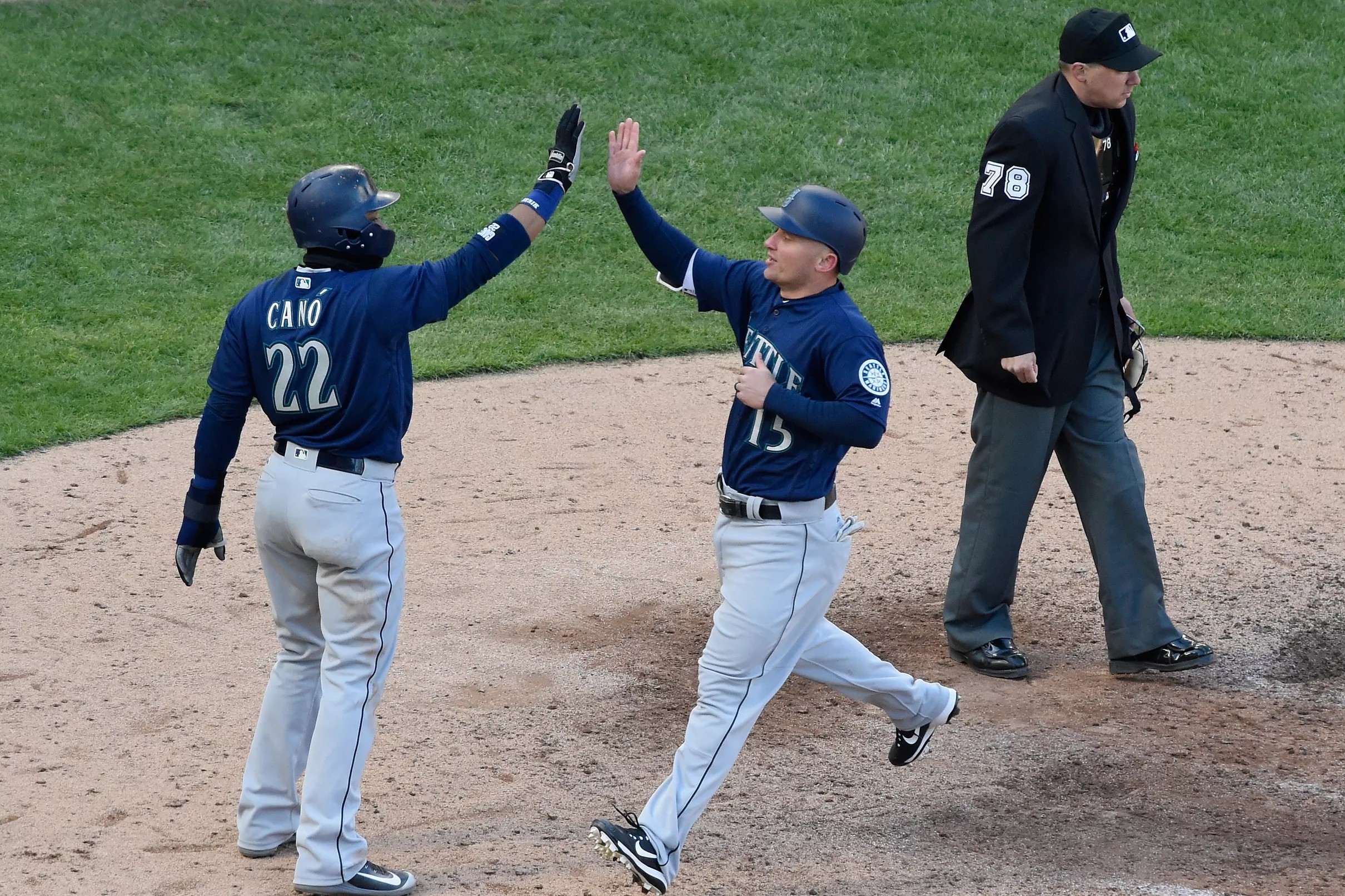 Bullpen doesn’t implode despite best efforts, Mariners win