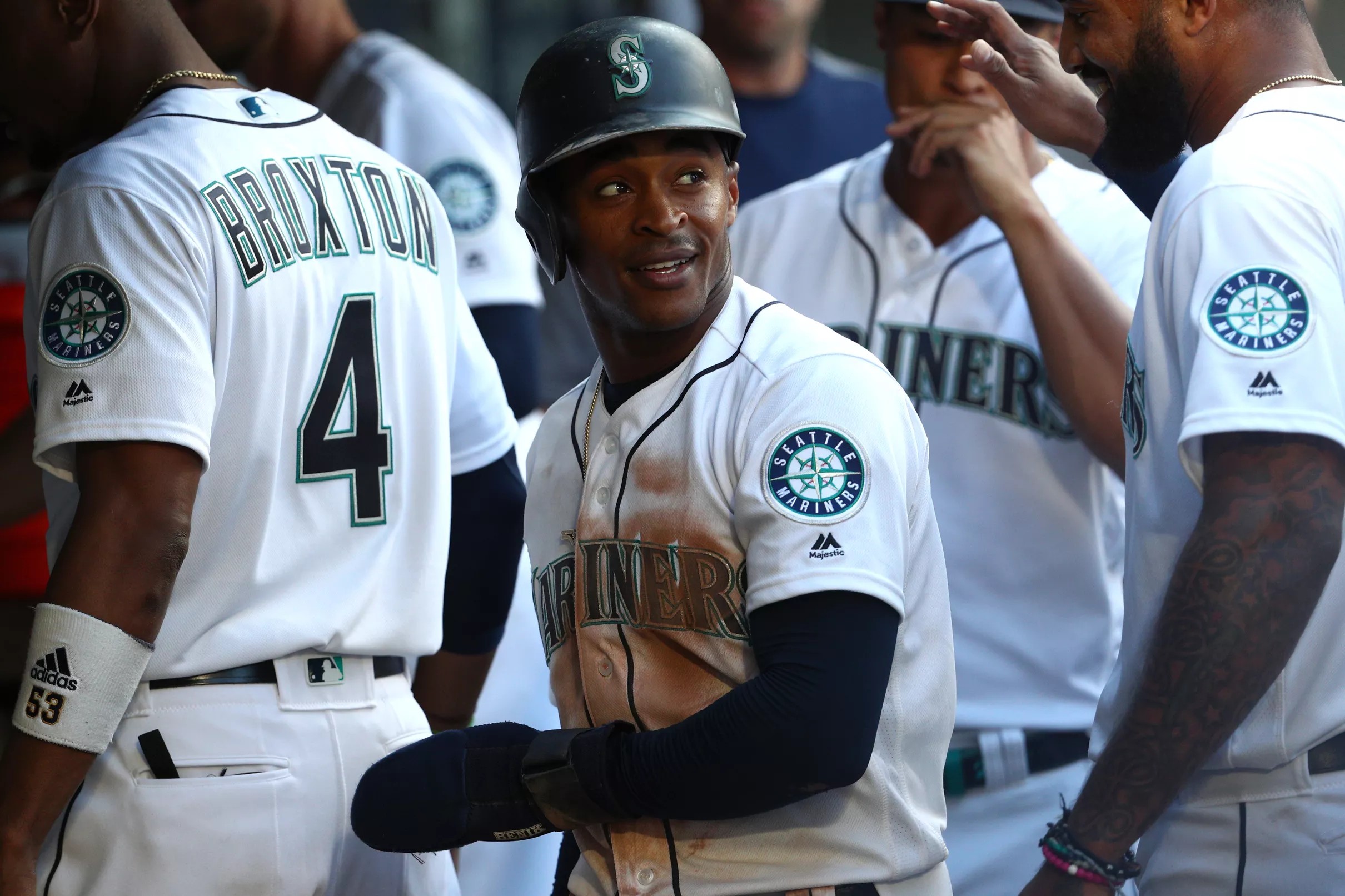 Mariners show brief signs of life, end 7game losing streak to Padres