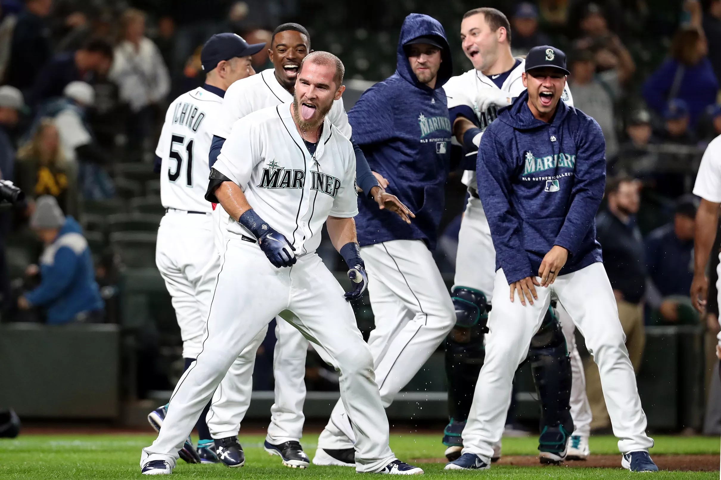 Mariners play long game, place goodhitting catcher on waivers for