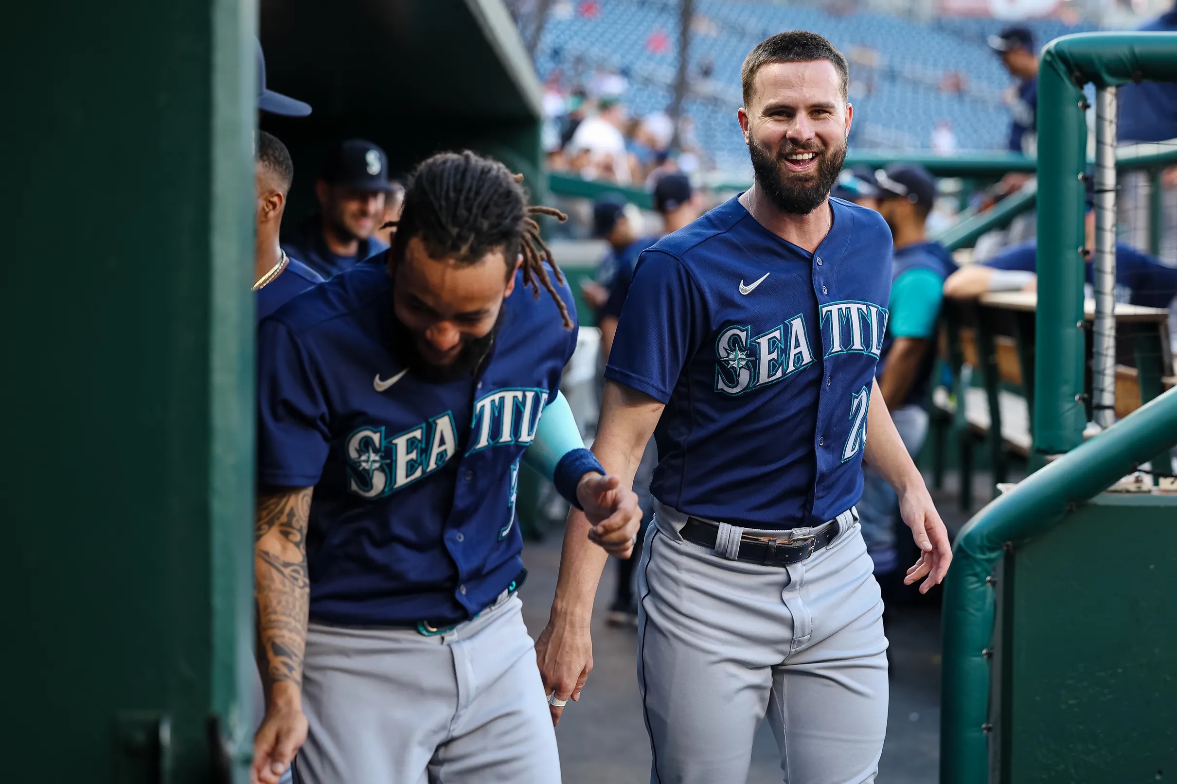 Mariners Social Media Spotlight Jesse Winker is Manscaped, Elijah