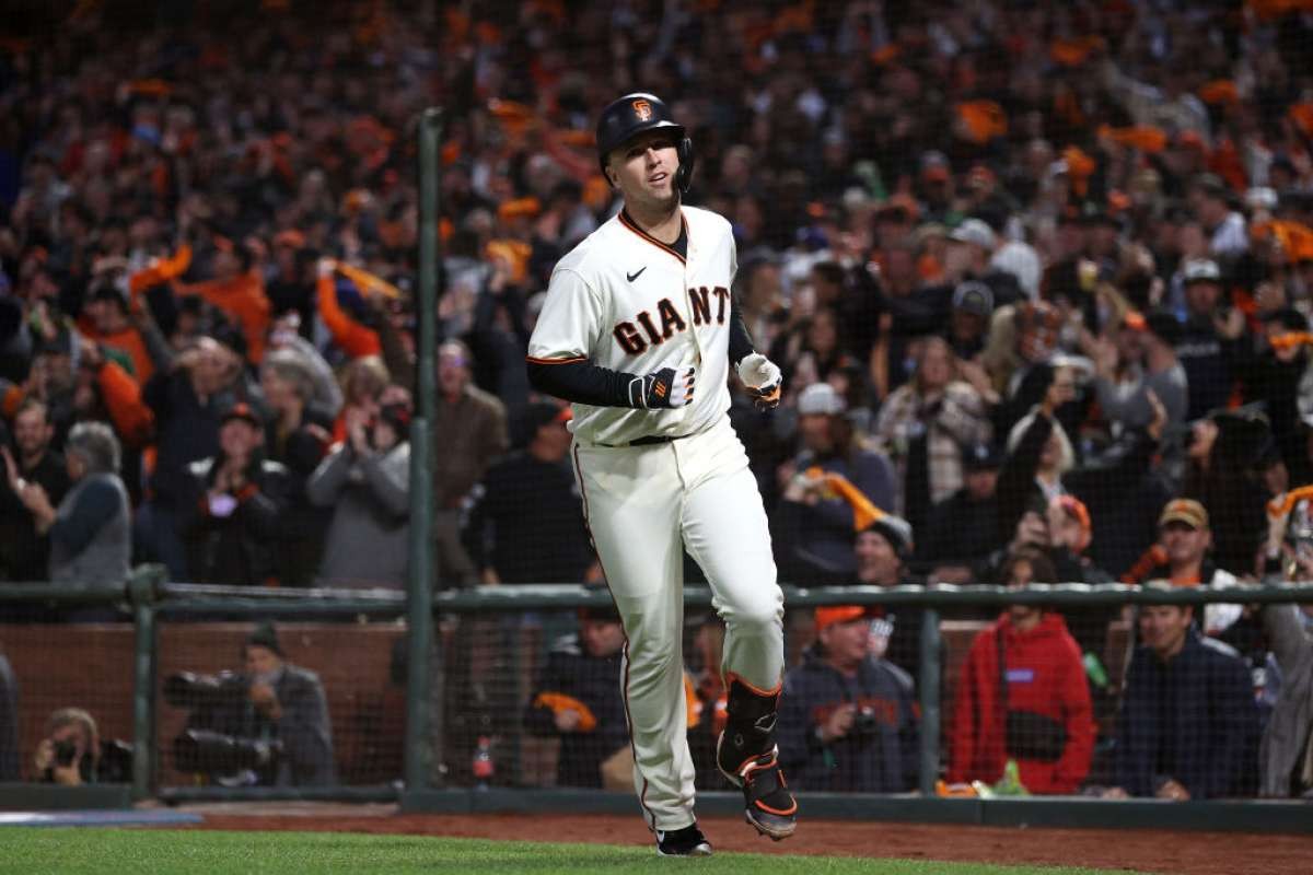 Giants catcher Buster Posey to retire from MLB 