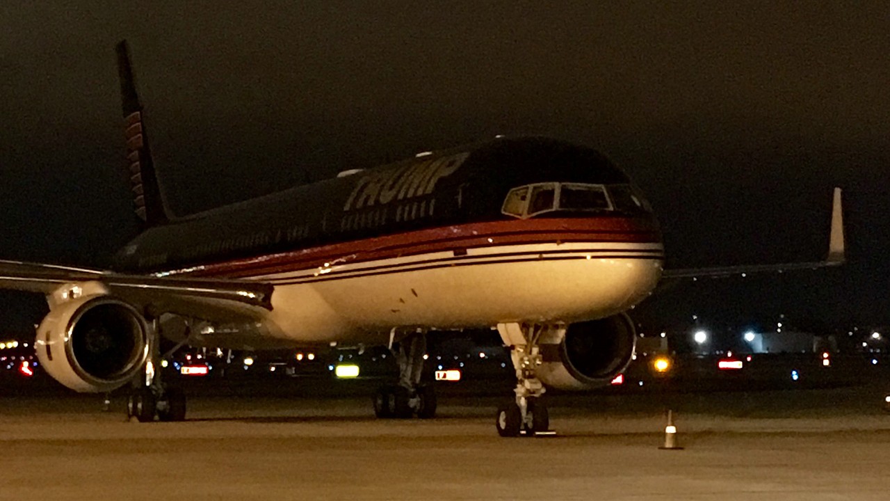 Giants' plane parks next to Trump's in Wisconsin