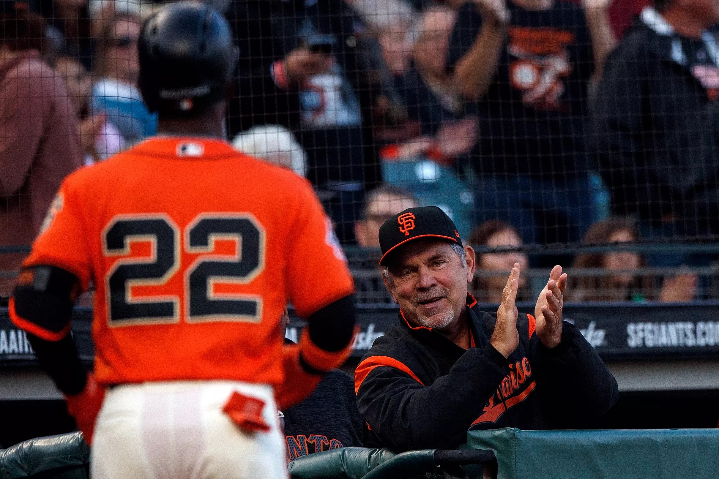 Giants fight off Pirates, 1310