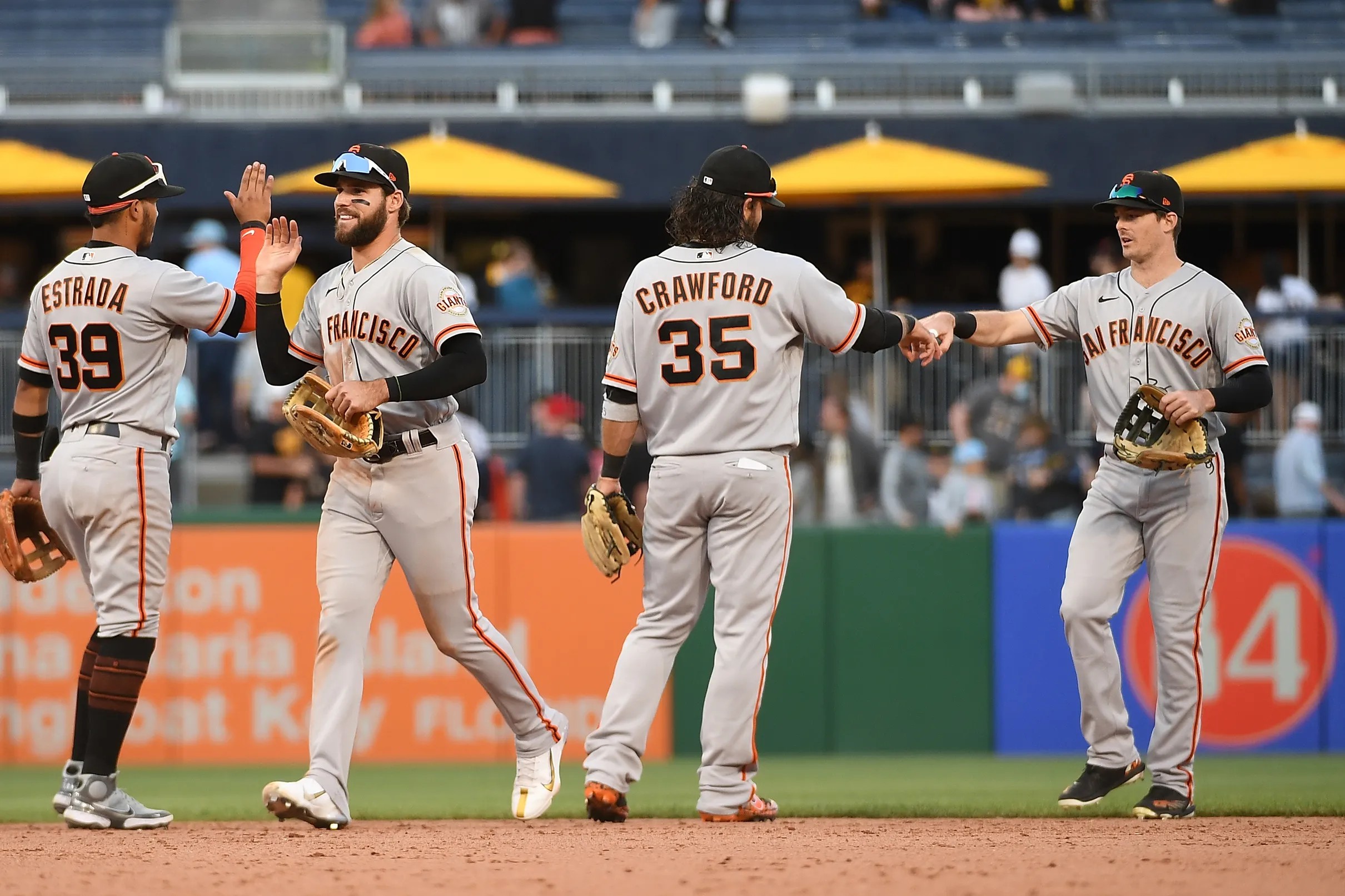 Giants defeat Pirates 75 with handsome offense