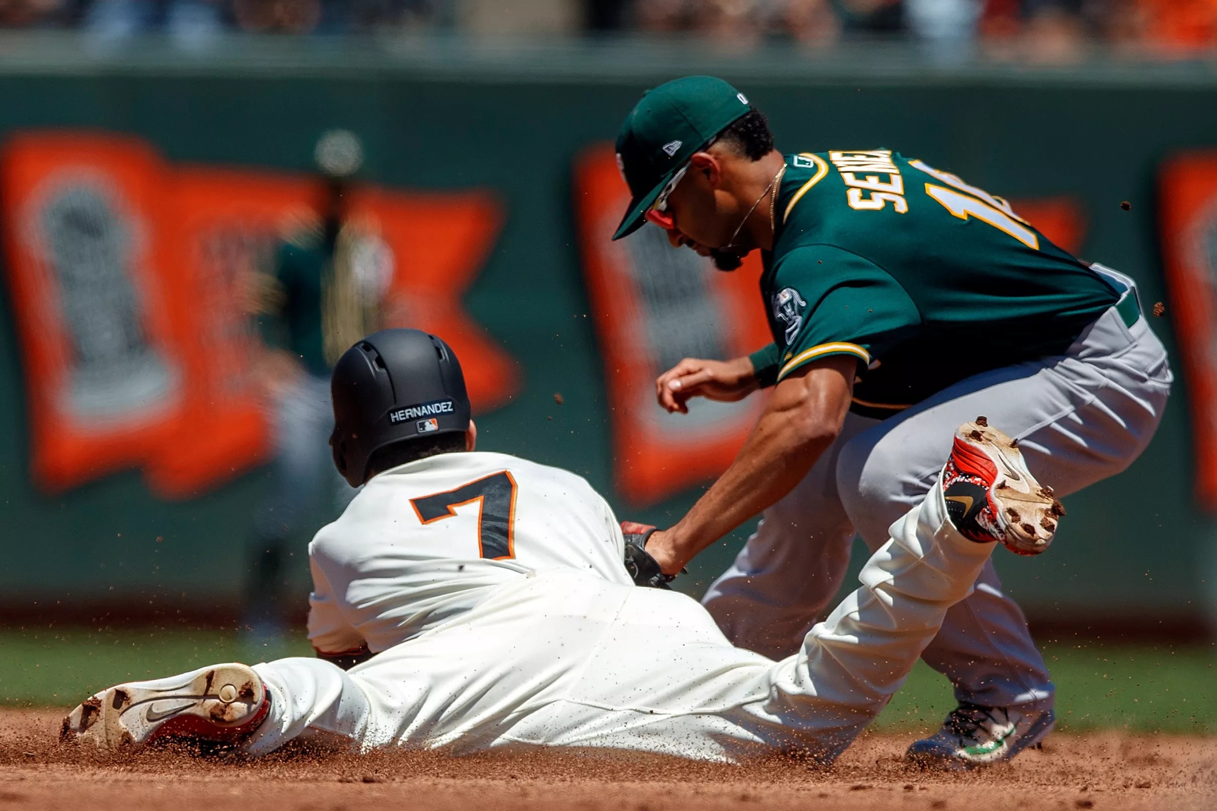 Giants drop rubber match, 62