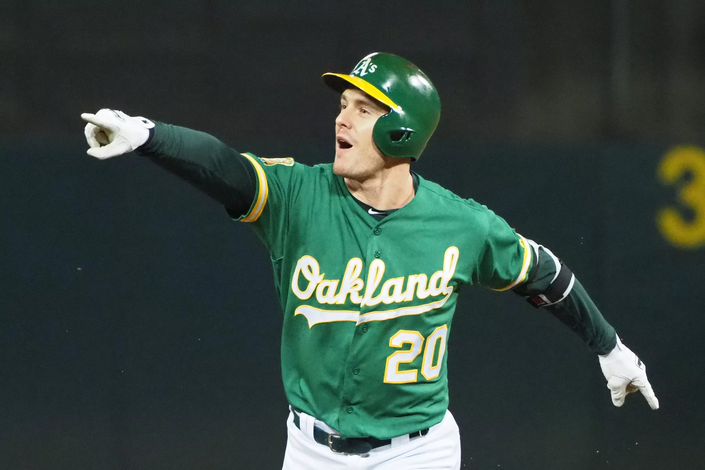 Which righthanded outfielder do the Giants have in mind?