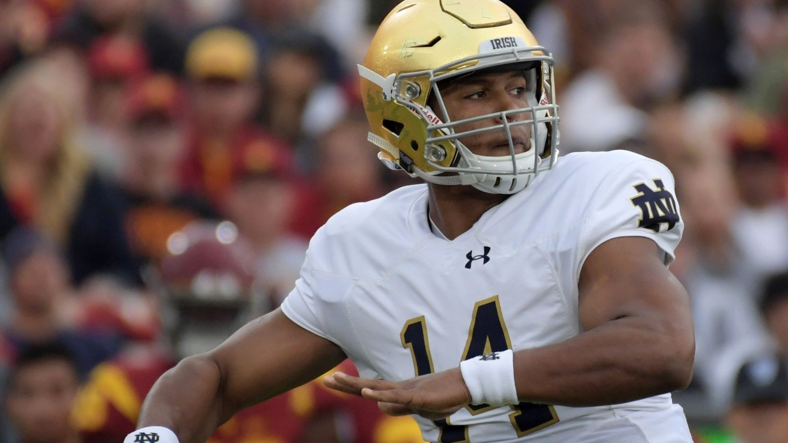 Browns scout keeping a close eye on Notre Dame QB DeShone Kizer