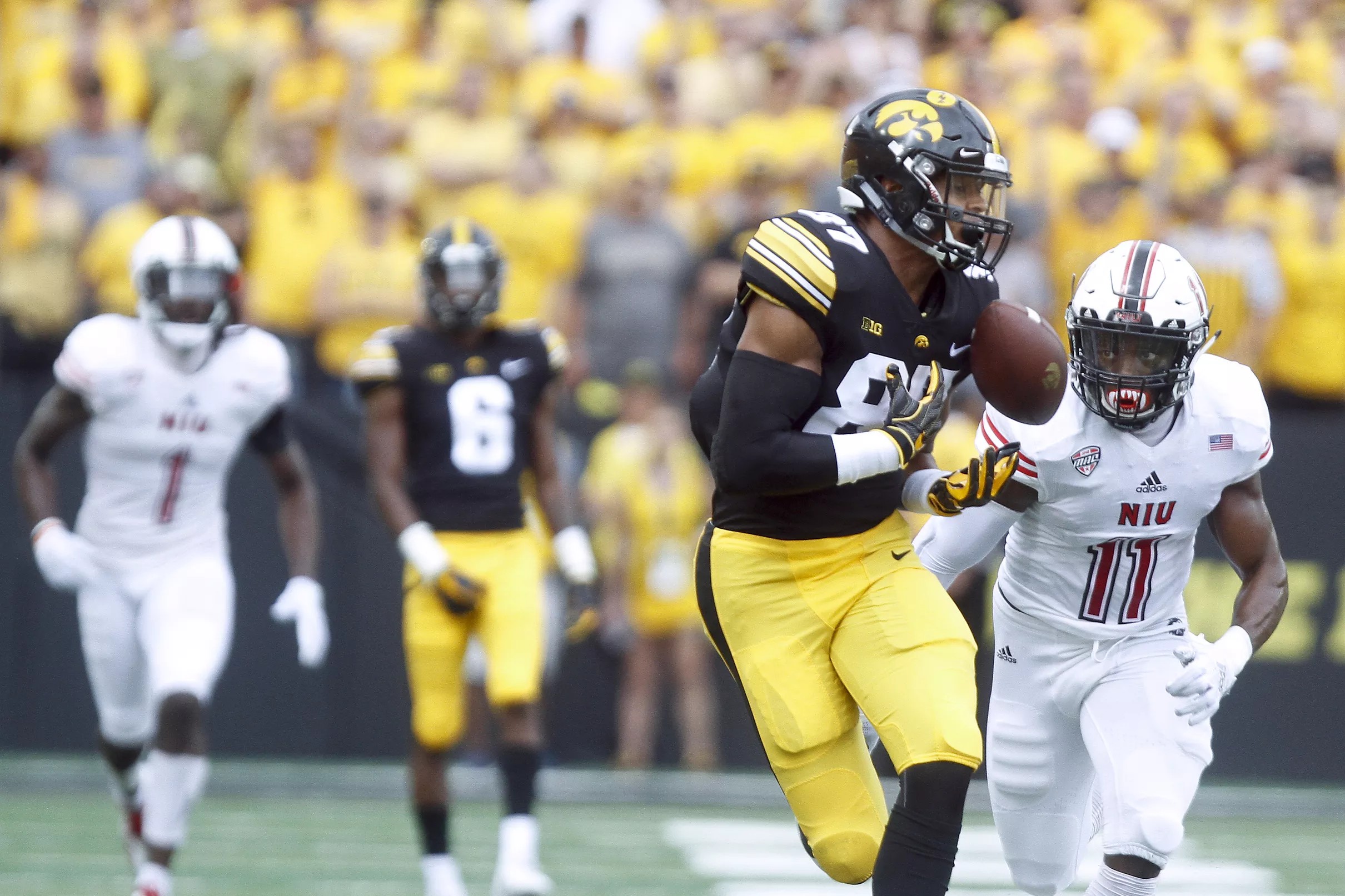 49ers have set up a predraft visit this week with Iowa TE