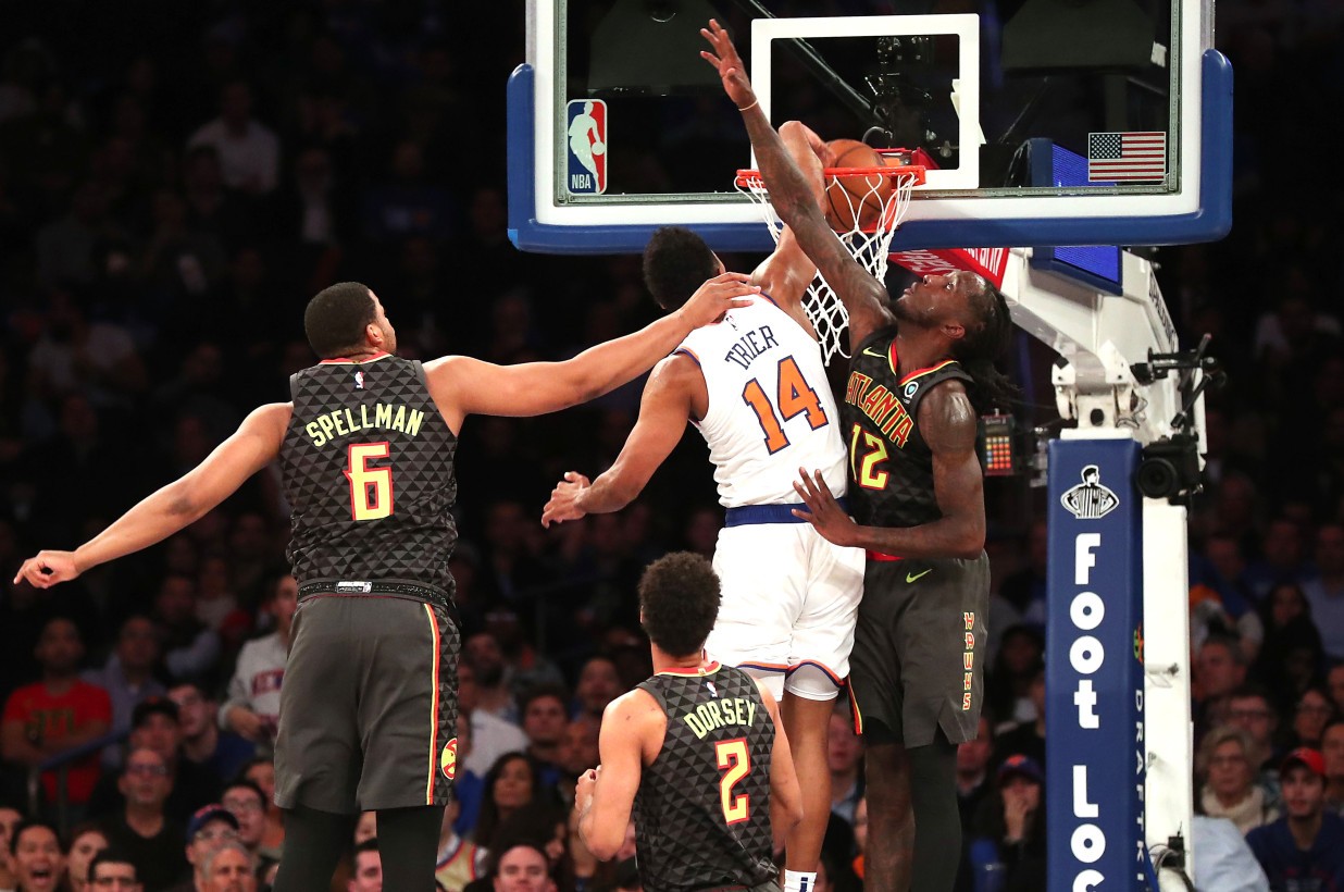Knicks display an energy that gives fan base a lift for one night