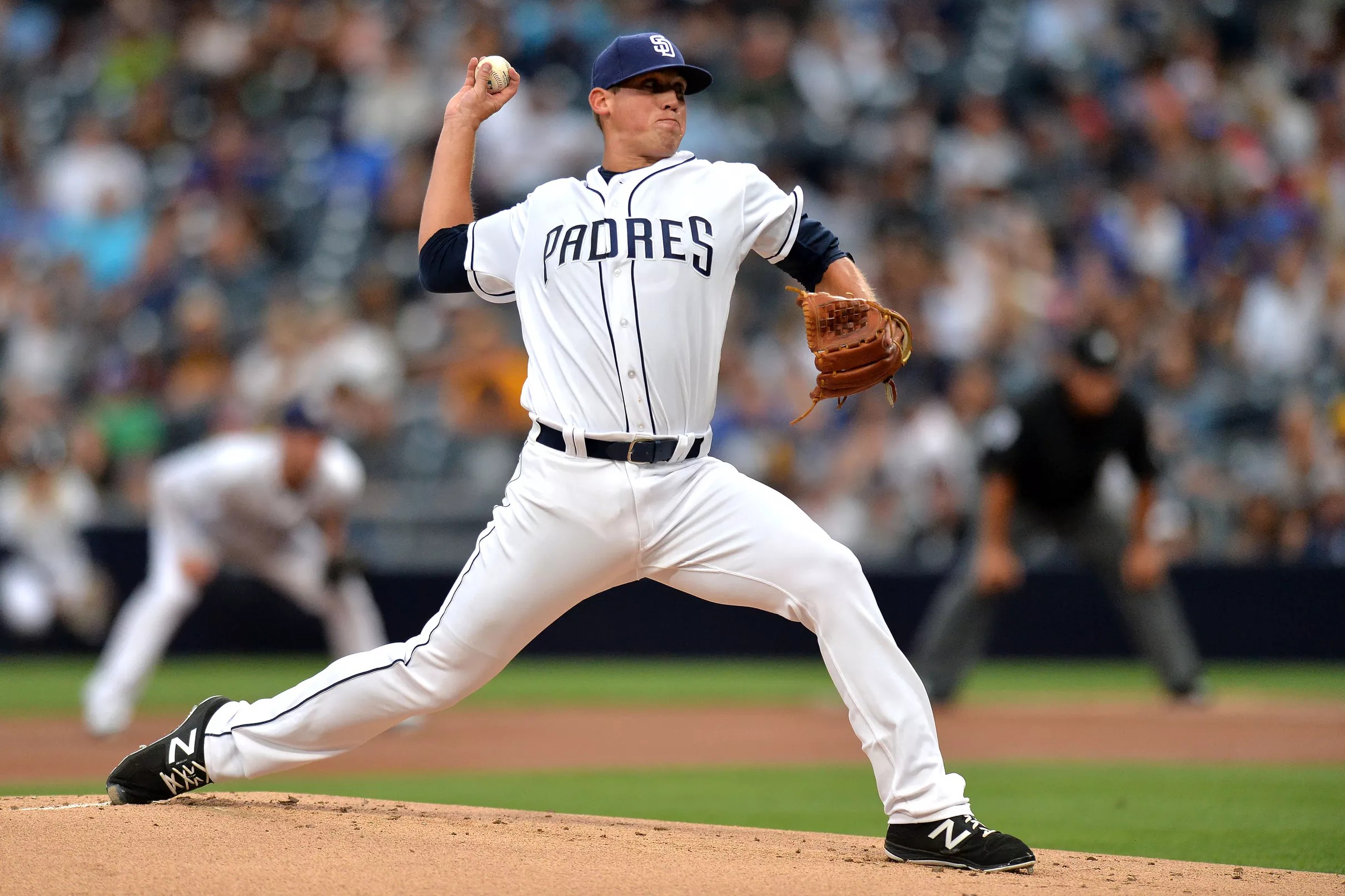 Padres sign Colten Brewer to oneyear contract; DFA Kyle Lloyd