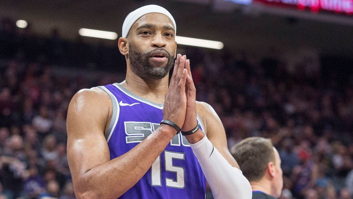 Bill Russell flipped off Vince Carter at a Kings game. Vlade Divac’s