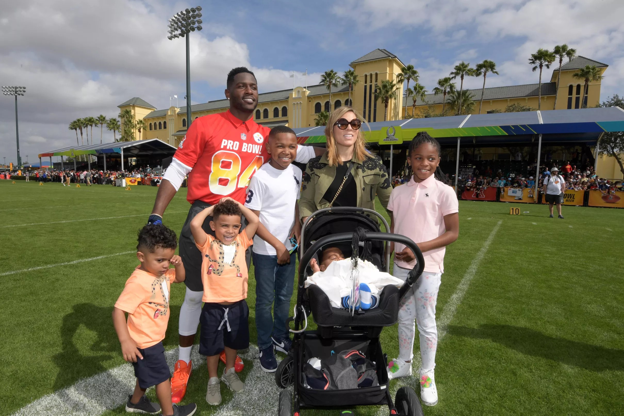 Sons of Ben Roethlisberger and Antonio Brown show off