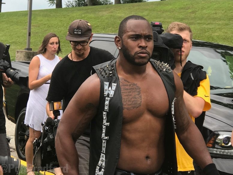 LB Vince Williams Hints At LowKey Steelers Training Camp Arrival Day