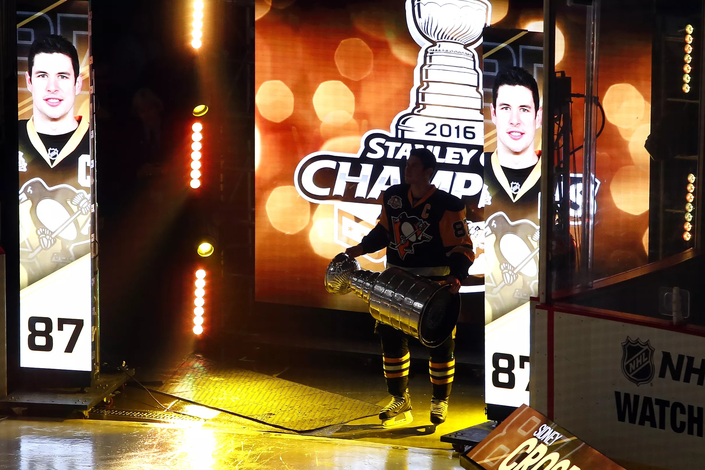 A complete record of all the Pittsburgh Penguins names on the Stanley Cup