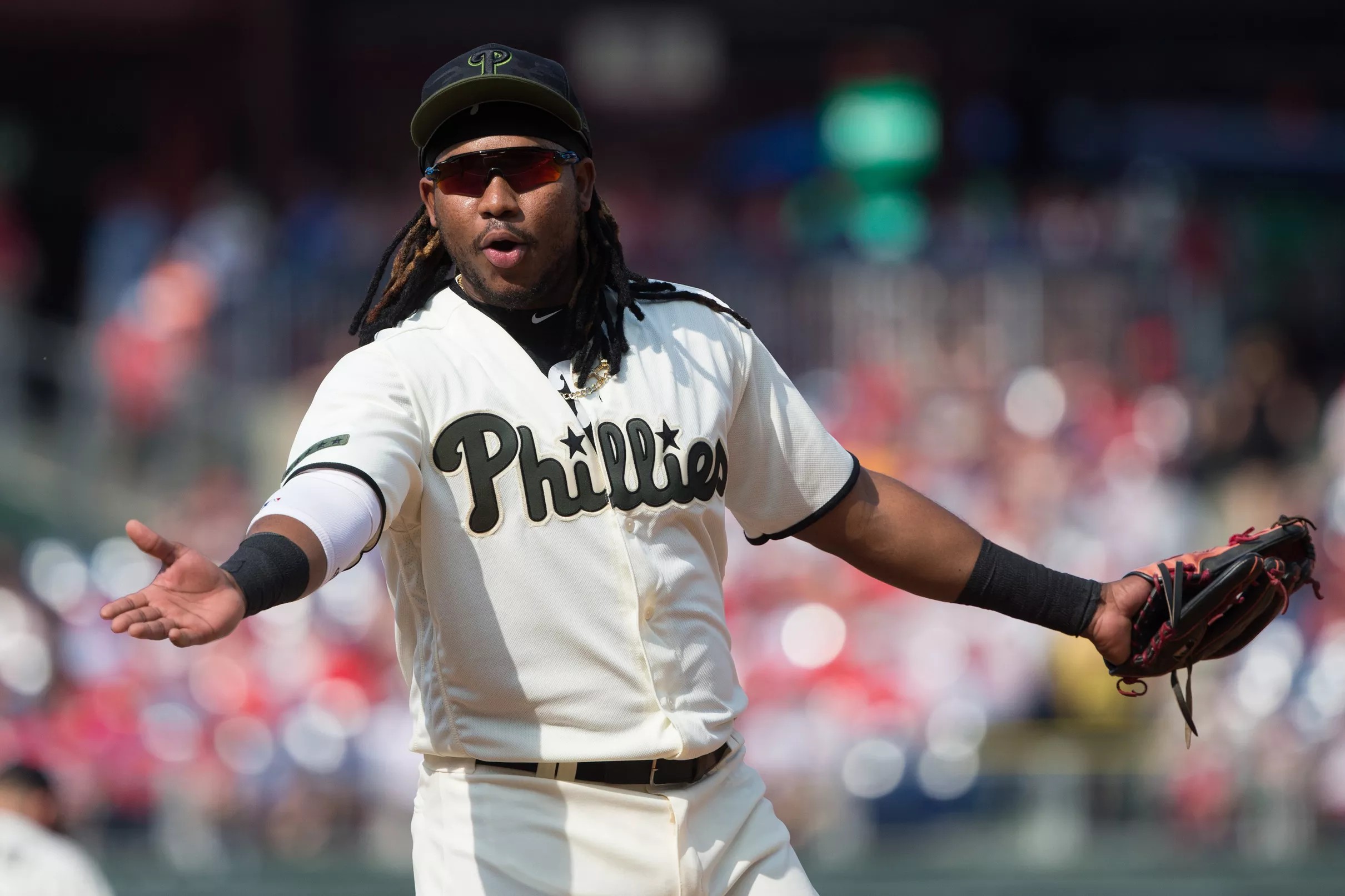 First place team Phillies 2, Blue Jays 1