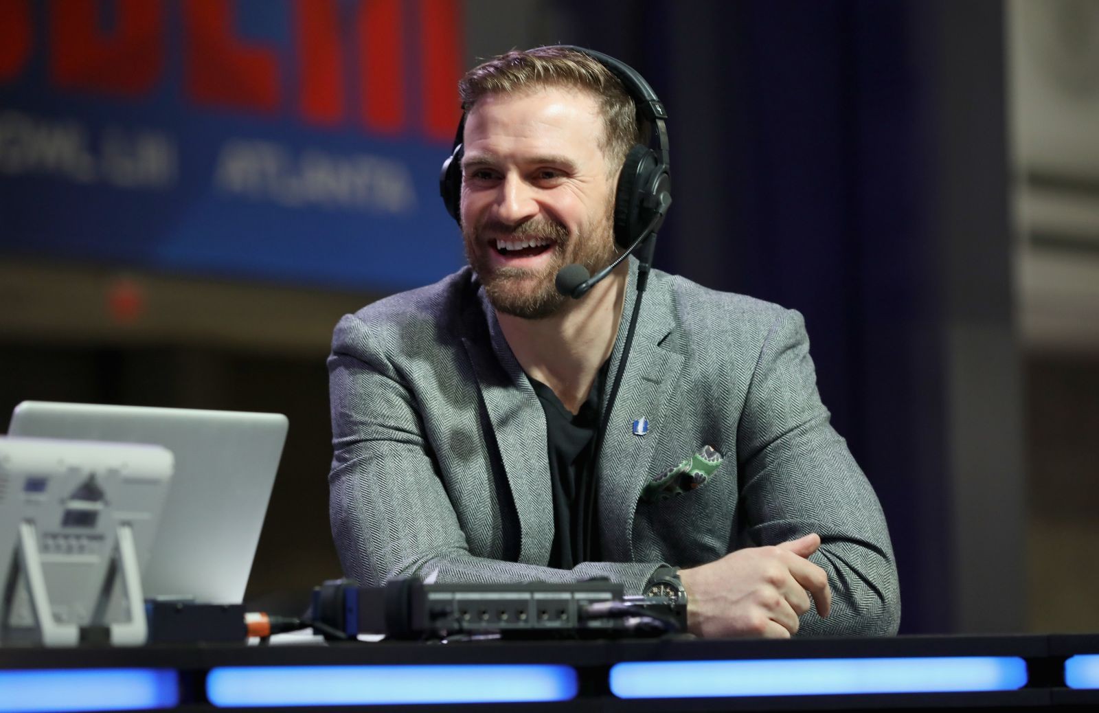 Chris Long challenges Sixers JJ Redick to a college basketball bet