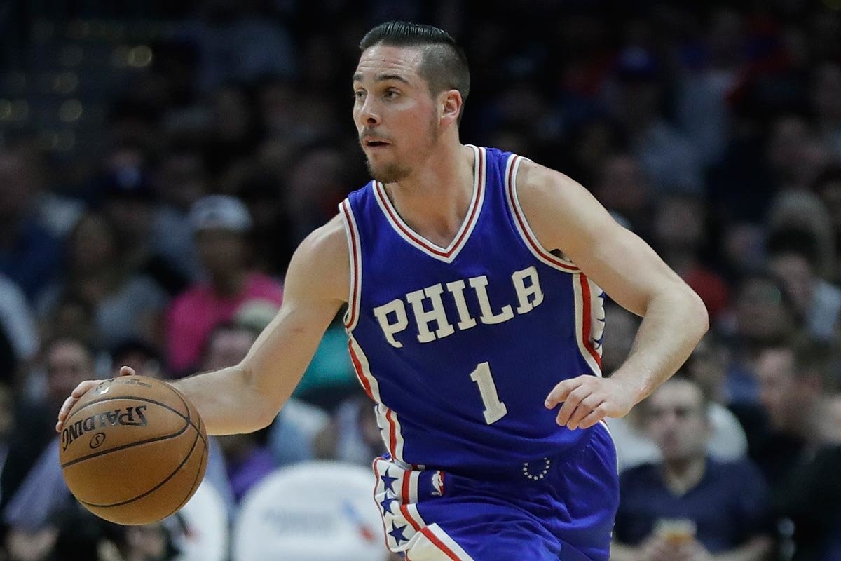 T.J. McConnell mentoring Sixers' summer league players