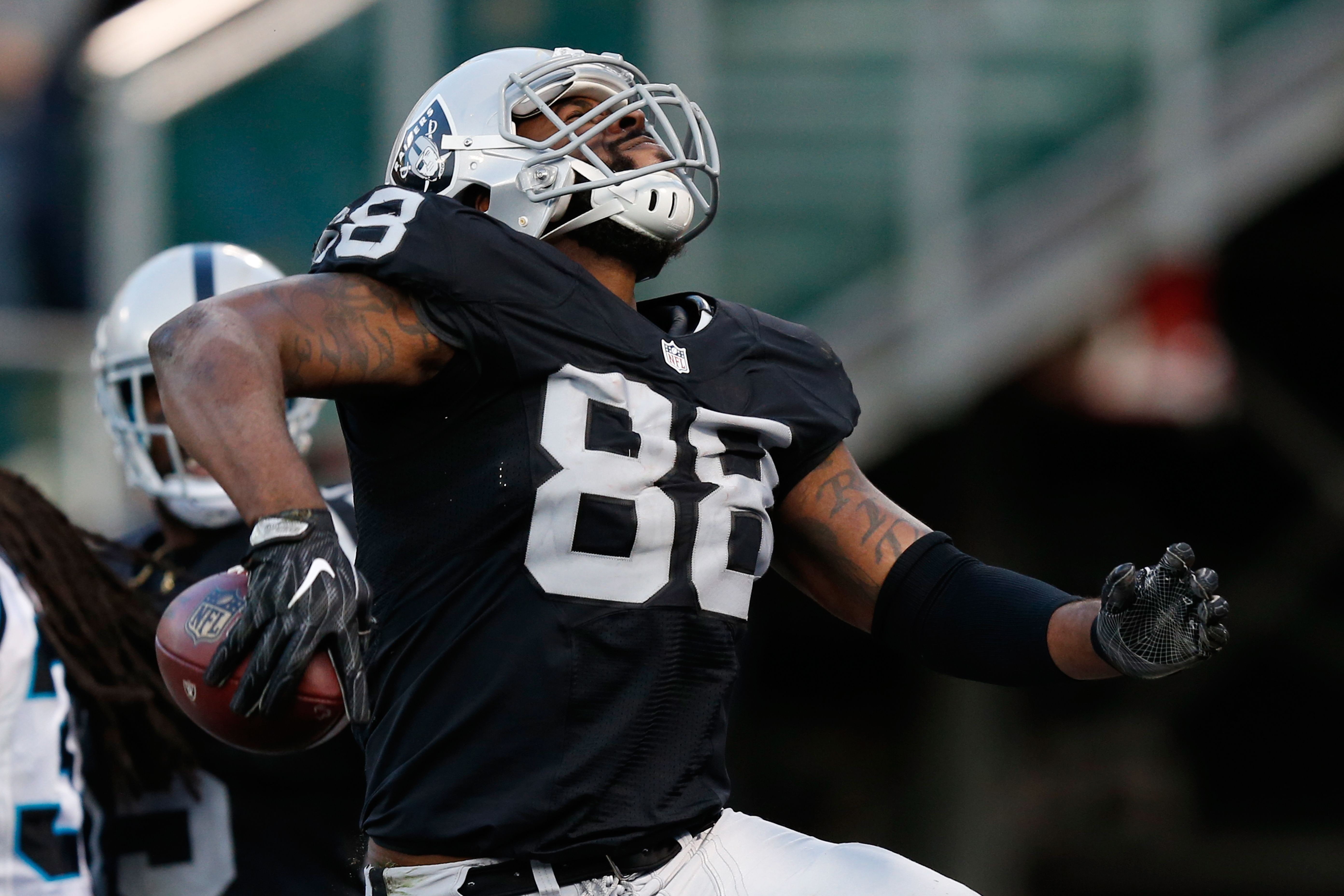 Raiders release Clive Walford, clearing salary cap space in the process