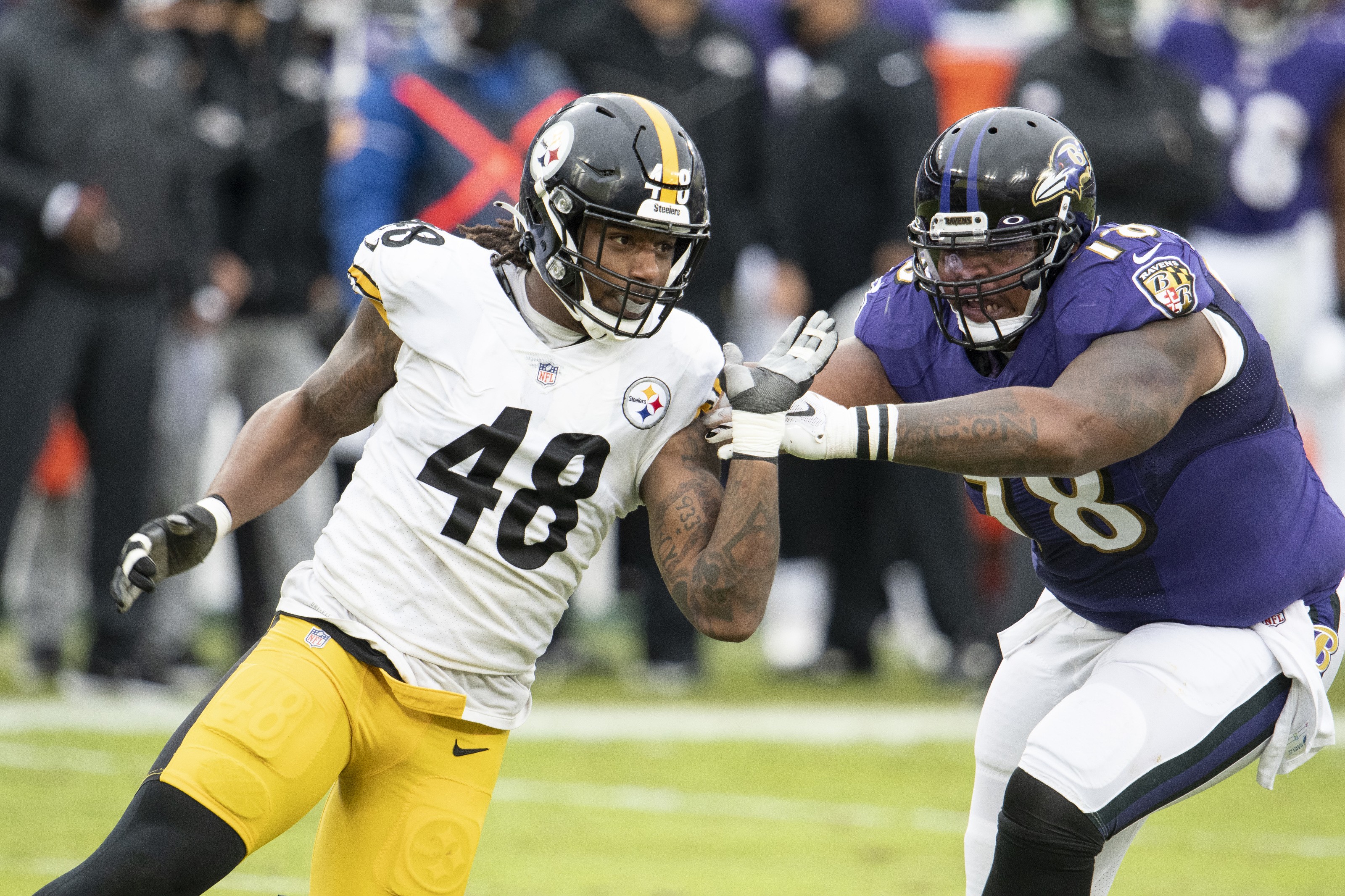 Las Vegas Raiders: 3 free agent edge rushers to consider