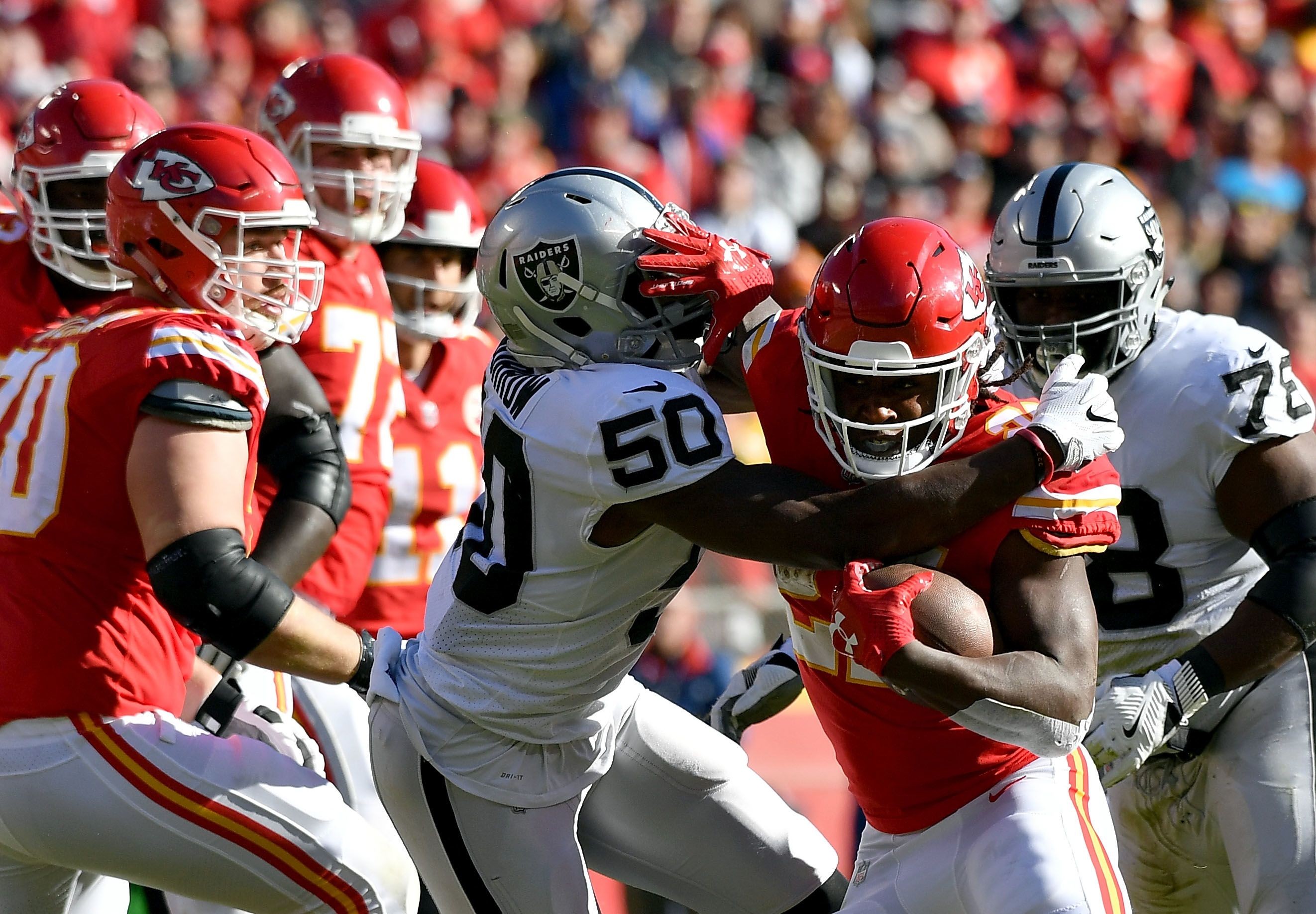 raiders-drop-huge-rivalry-game-to-chiefs-26-15-highlights-recap