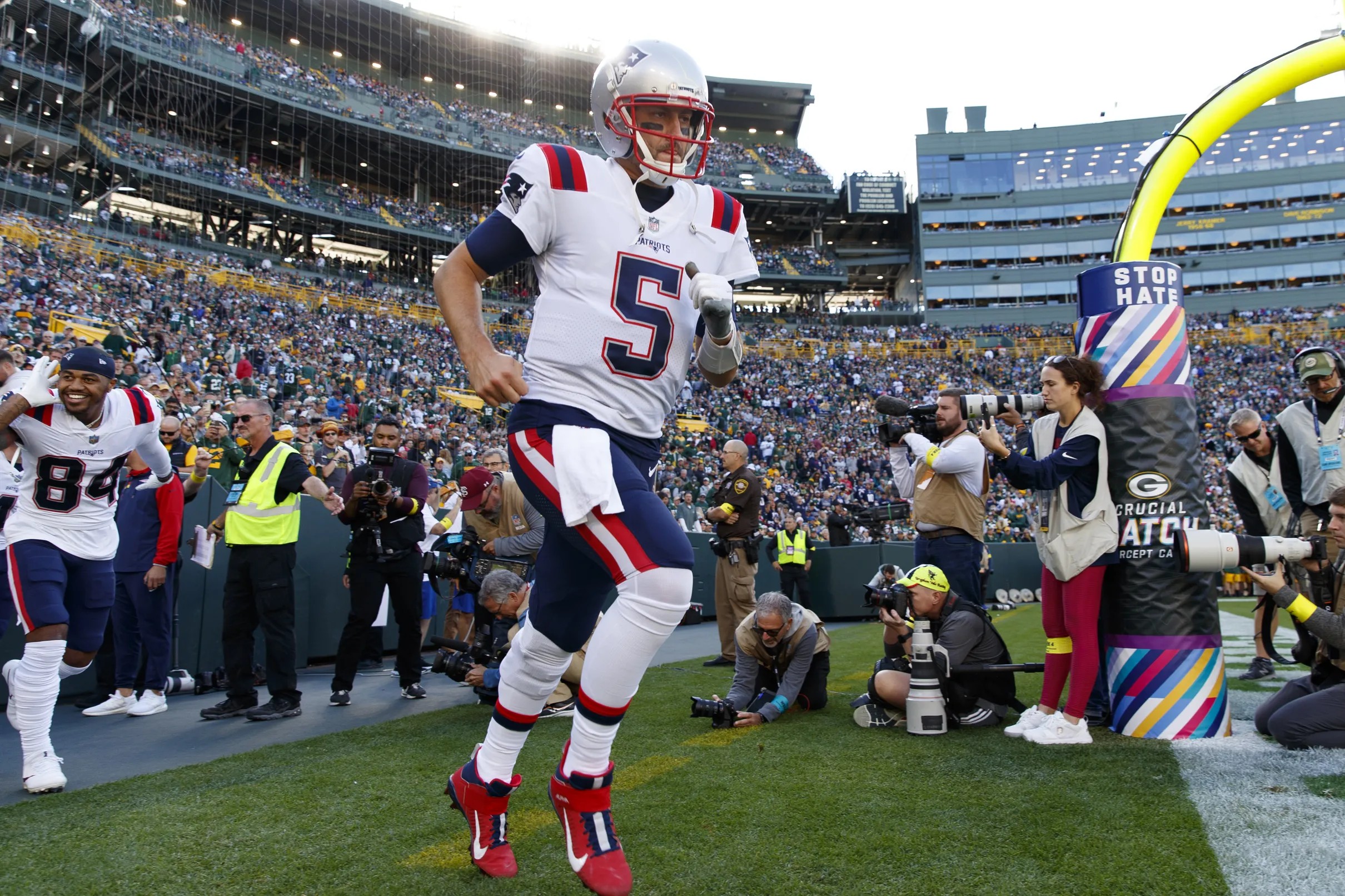 Raiders sign quarterback Brian Hoyer