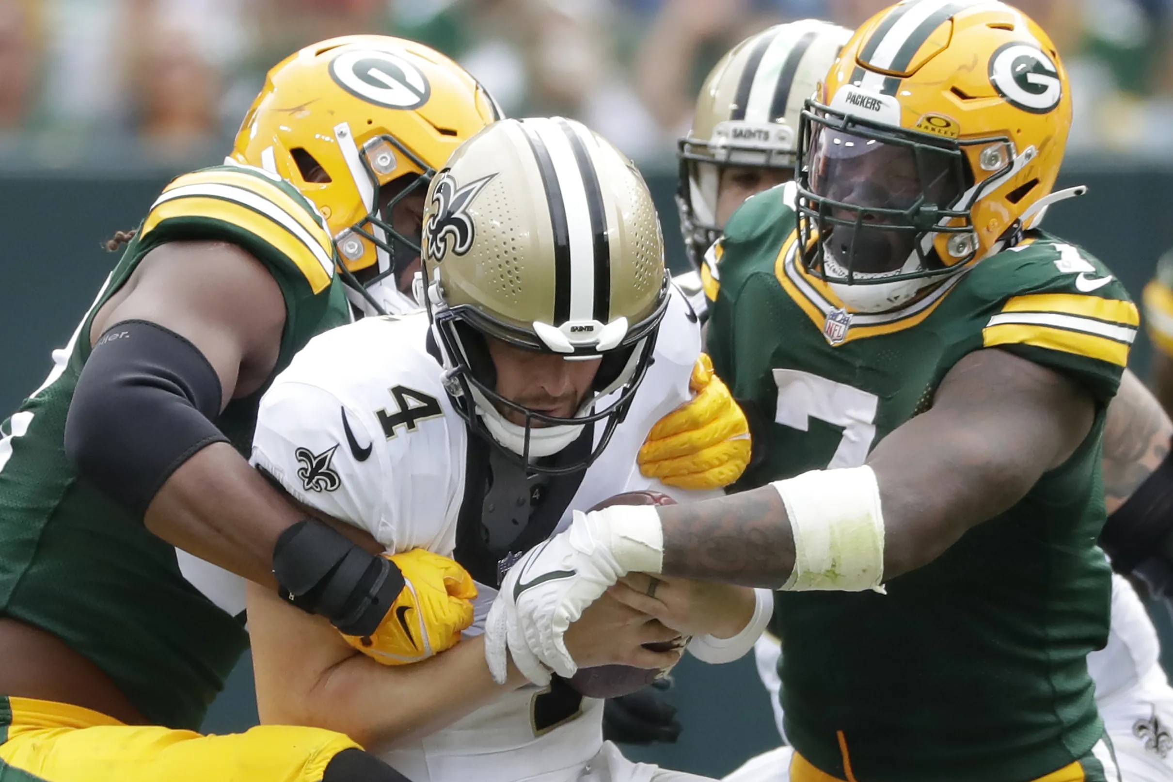 Raiders: Derek Carr and Darren Waller watch Week 3 - Silver And Black Pride