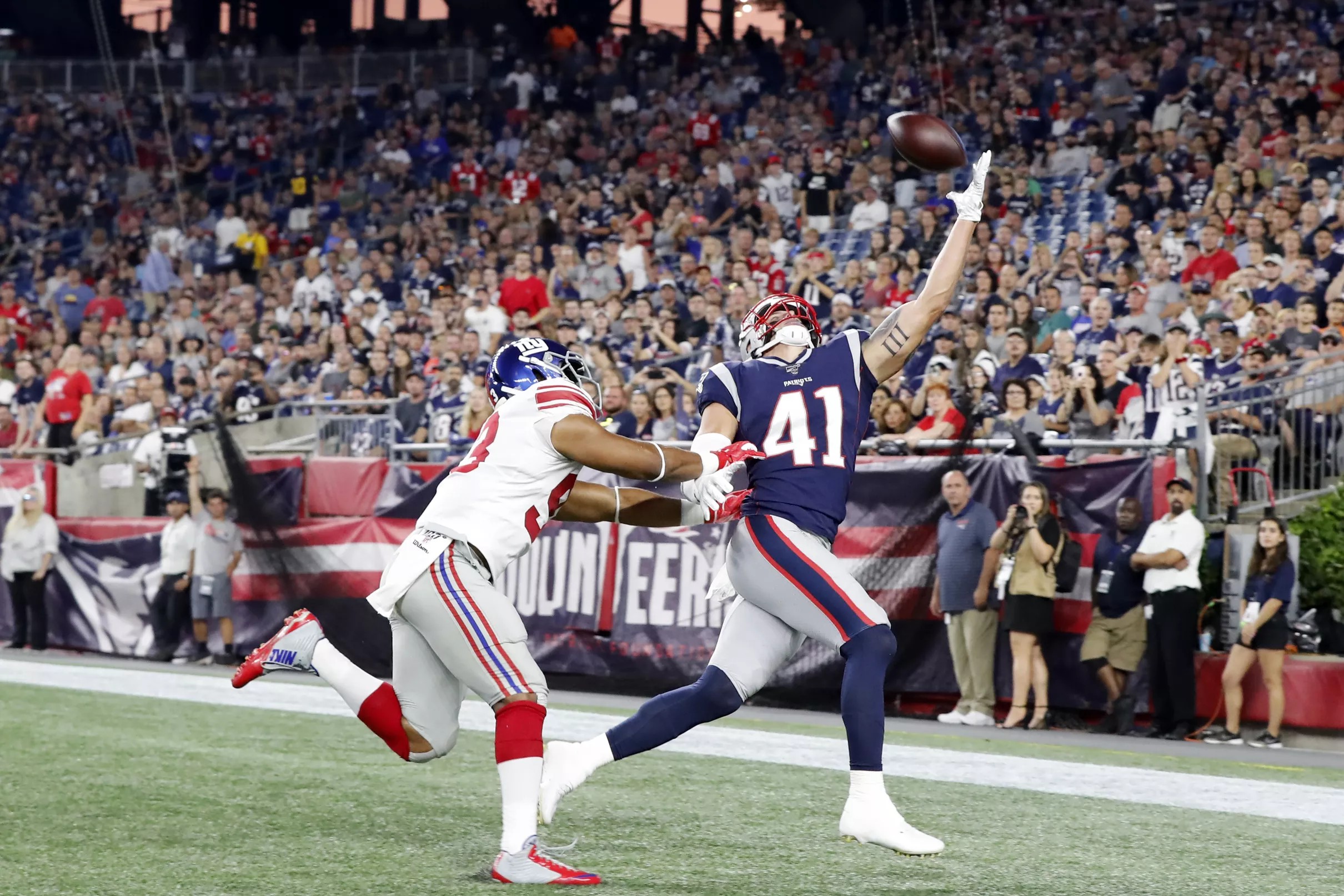 raiders-sign-te-eric-saubert-rb-demarea-crockett-to-practice-squad