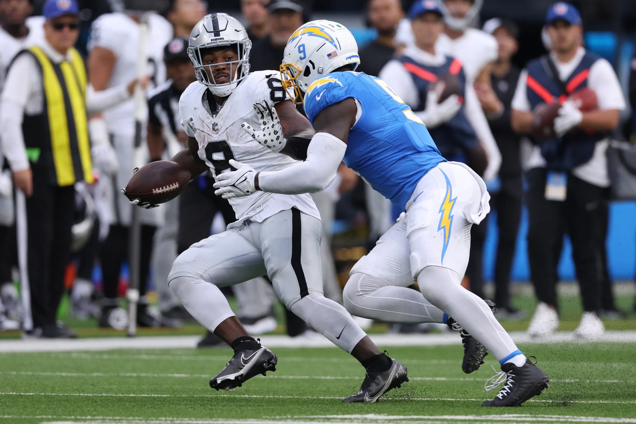 Raiders-Chargers recap: Too many mistakes in Las Vegas 24-17