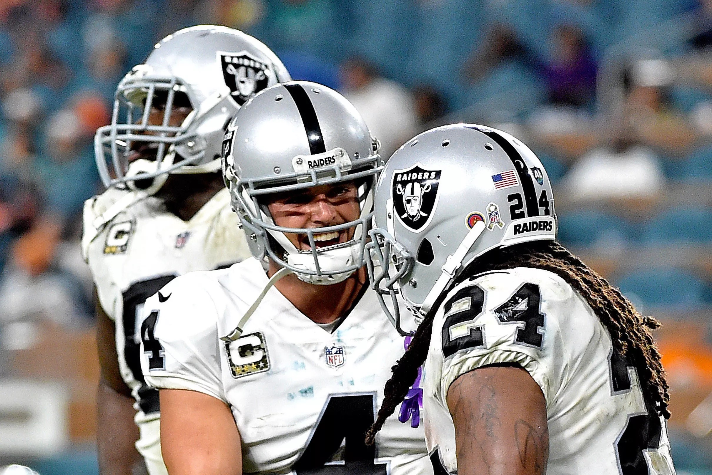 Raiders win big in AFC playoff race over the bye