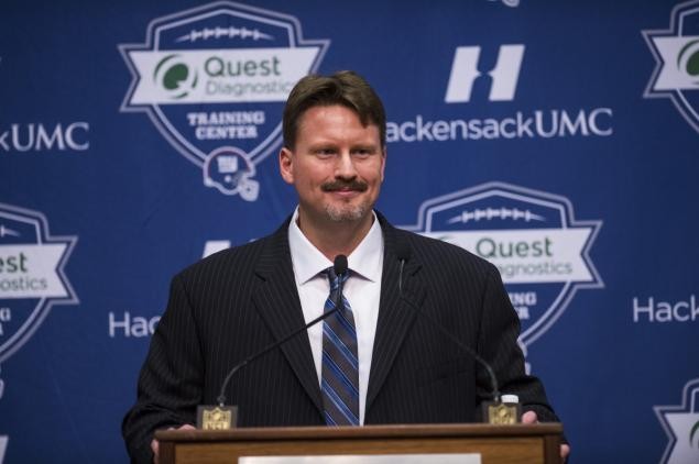 Why Ben McAdoo wore a too-big suit and everyone's laughing