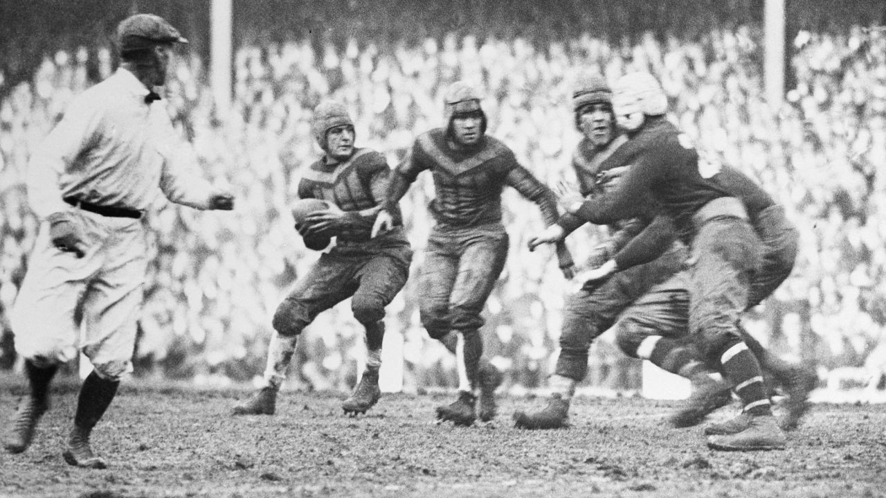 1925: Red Grange Puts NFL on the Map