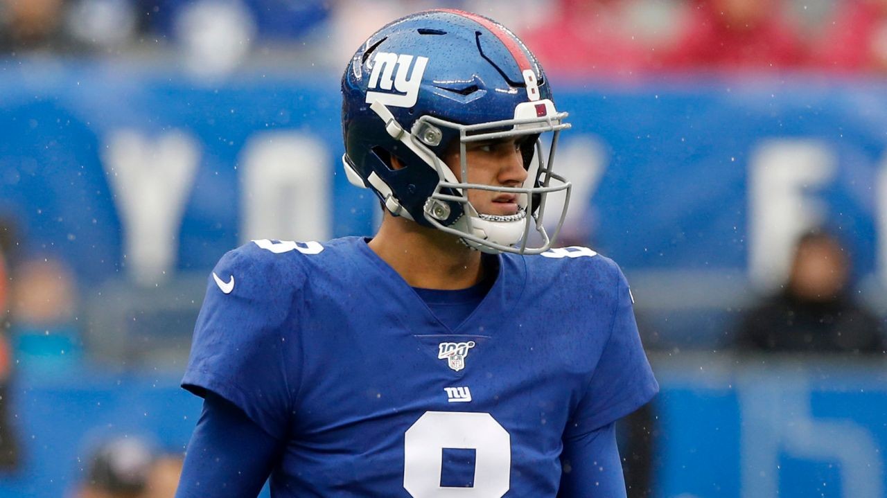 Daniel Jones sacked eight times in Giants' loss to Cardinals