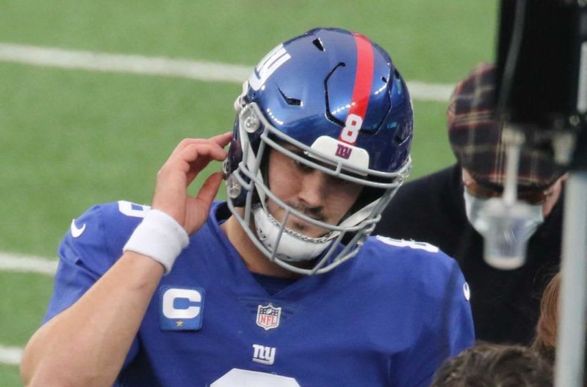 NY Giants’ Daniel Jones Dealing With Injuries To Both Legs